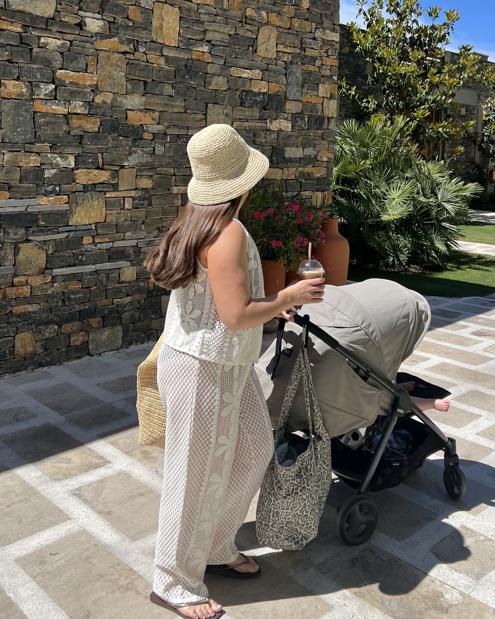 Mum of three loaded up and ready for the pool ☀️

Leopard bag is really old from Stradivarius and the large wicker bag is old H&M - might be worth checking vinted. 