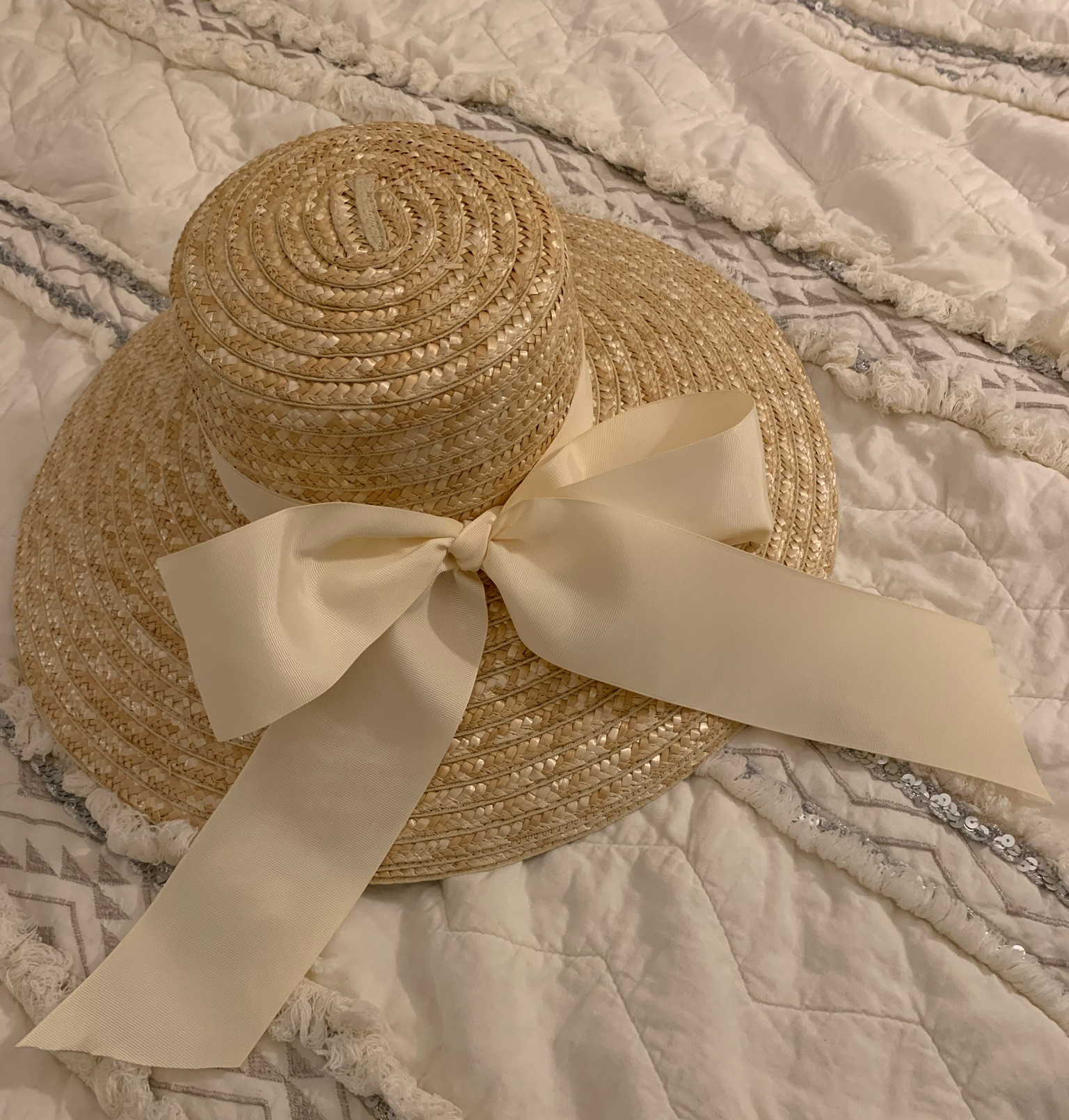 DIY straw hat with ribbon!