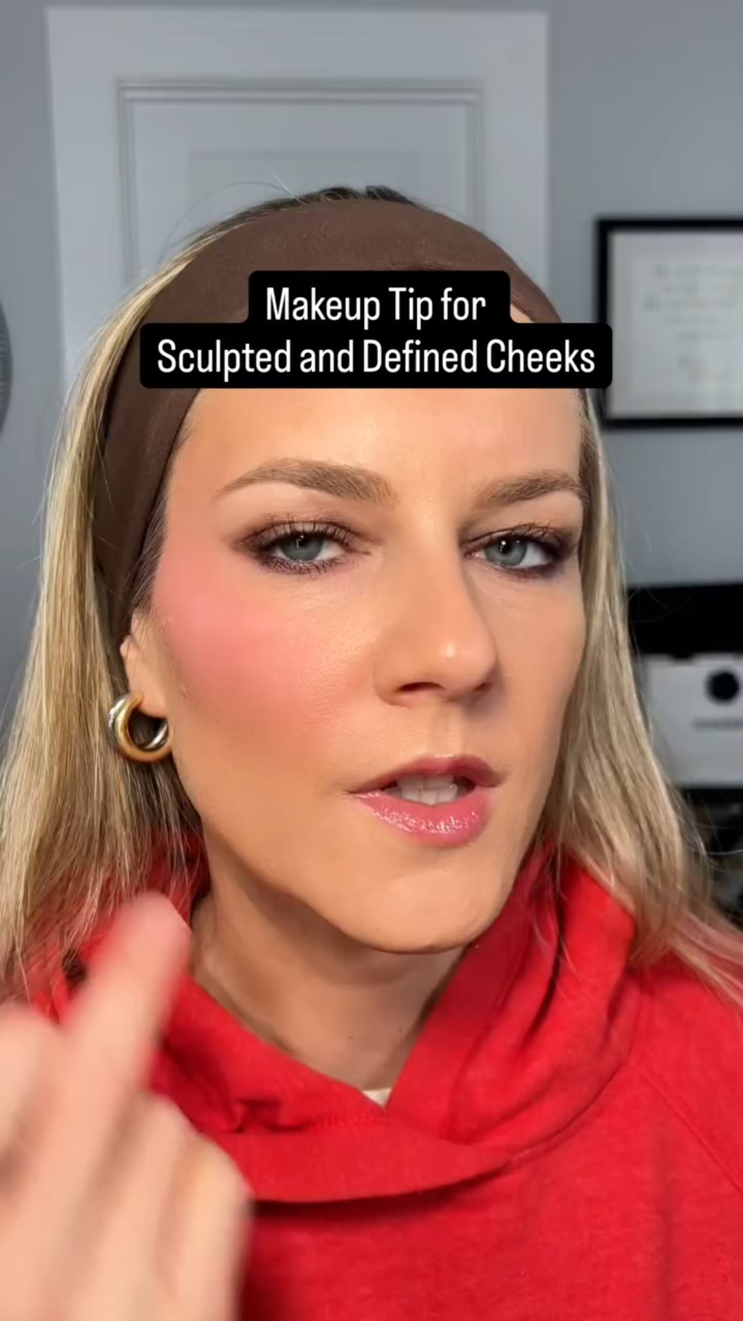 Save This Makeup Tip for Sculpted Cheeks ❤️ Comment “SHOP” for a DM with my fav contour and blush products 
@rarebeauty contour and bronzer
@madebymitchell blush

#makeuptipsforbeginners#makeuptips#makeuptutorial#makeuptipsandtricks