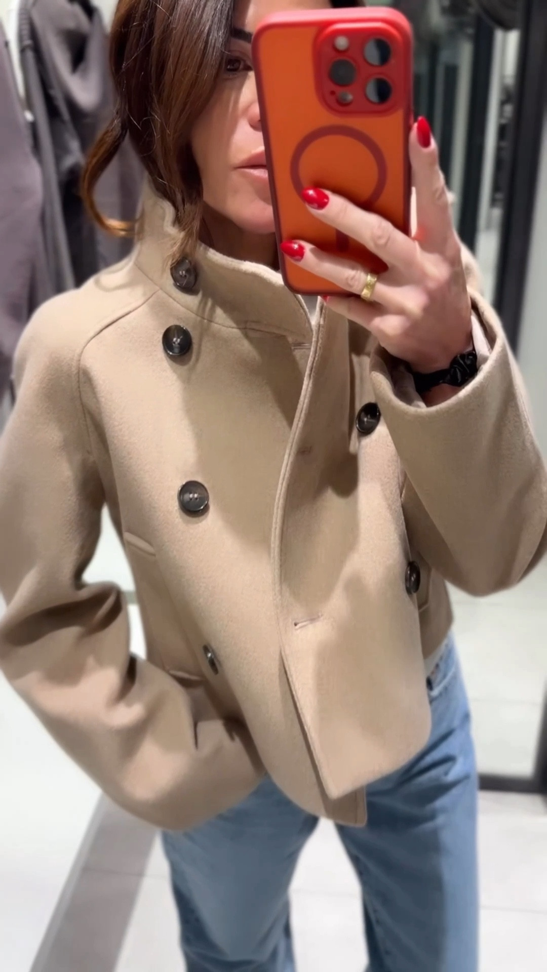 •jacket xs
•jeans 34
•slides tts