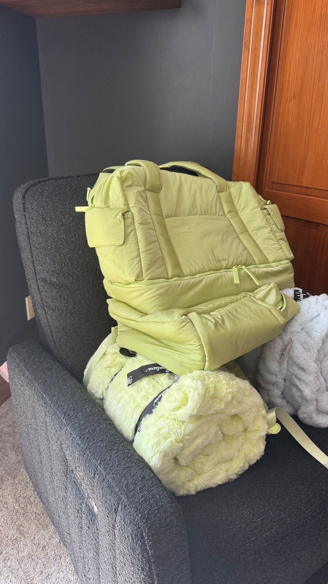 Hospital bags for me and baby 🥹
Blanket is from Minky Couture