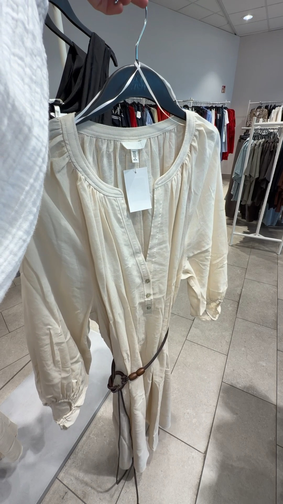 H&M Kleid mit Bindegürtel 🤍

#LTKkleider #LTKsummer #LTKspring
