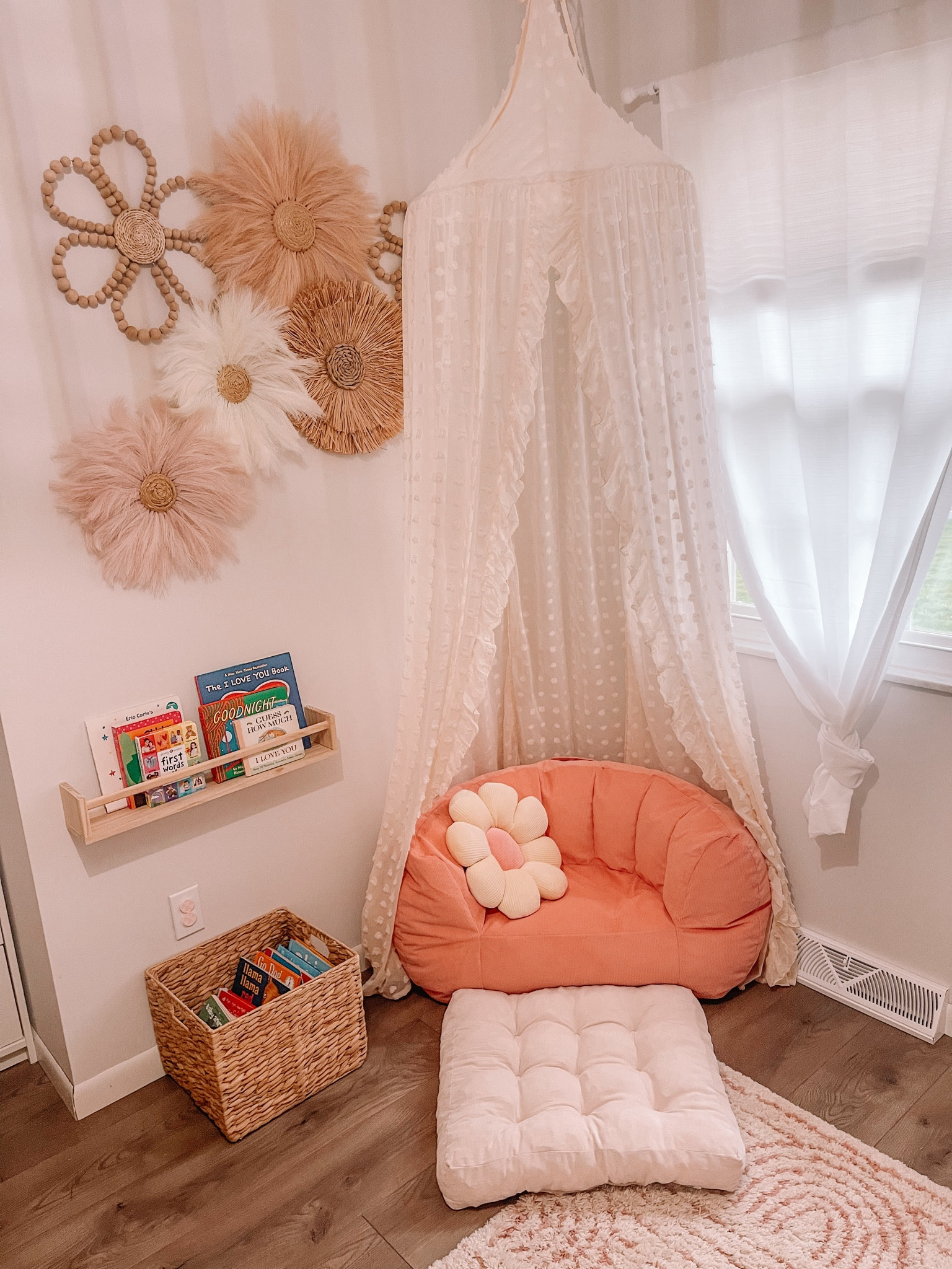 Reading corner 🌸🌼