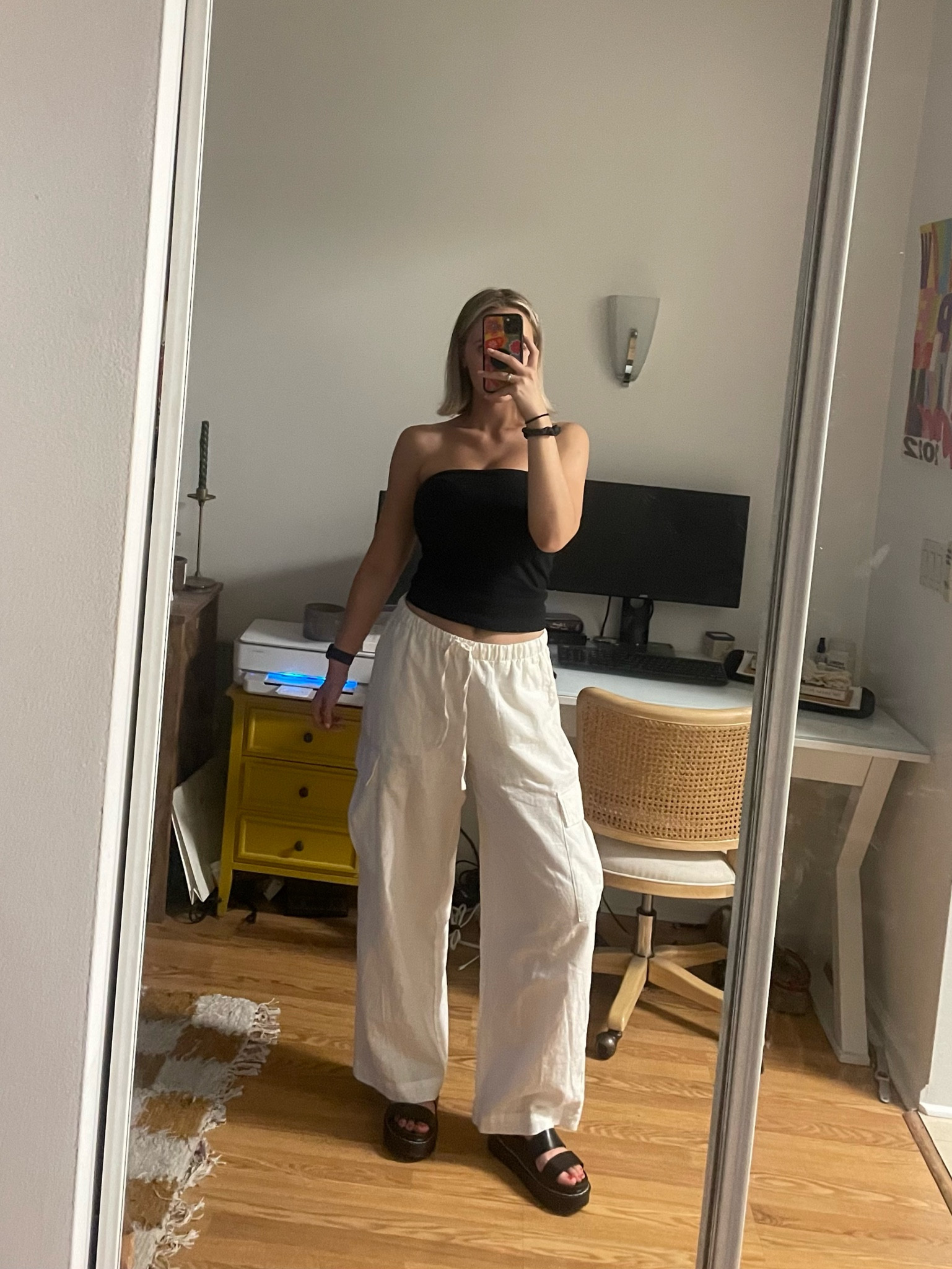 FAV new linen pants. So breathable. PLUS this tube top pairs perfectly with them when I wear low rise🖤