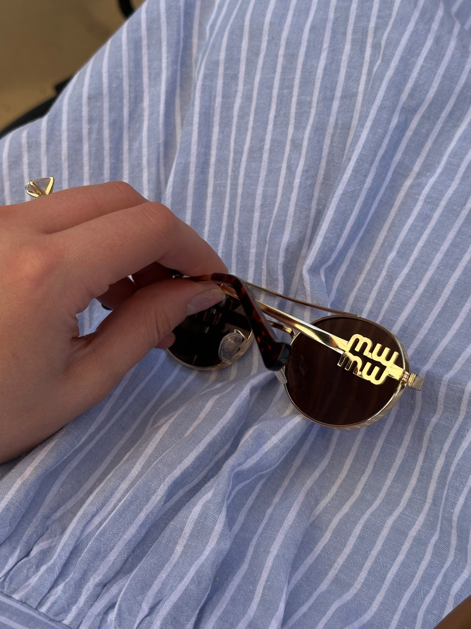 Amazon designer look alikes for less $$ 

Sunglasses, Amazon sunnies, look for less 

#LTKootd