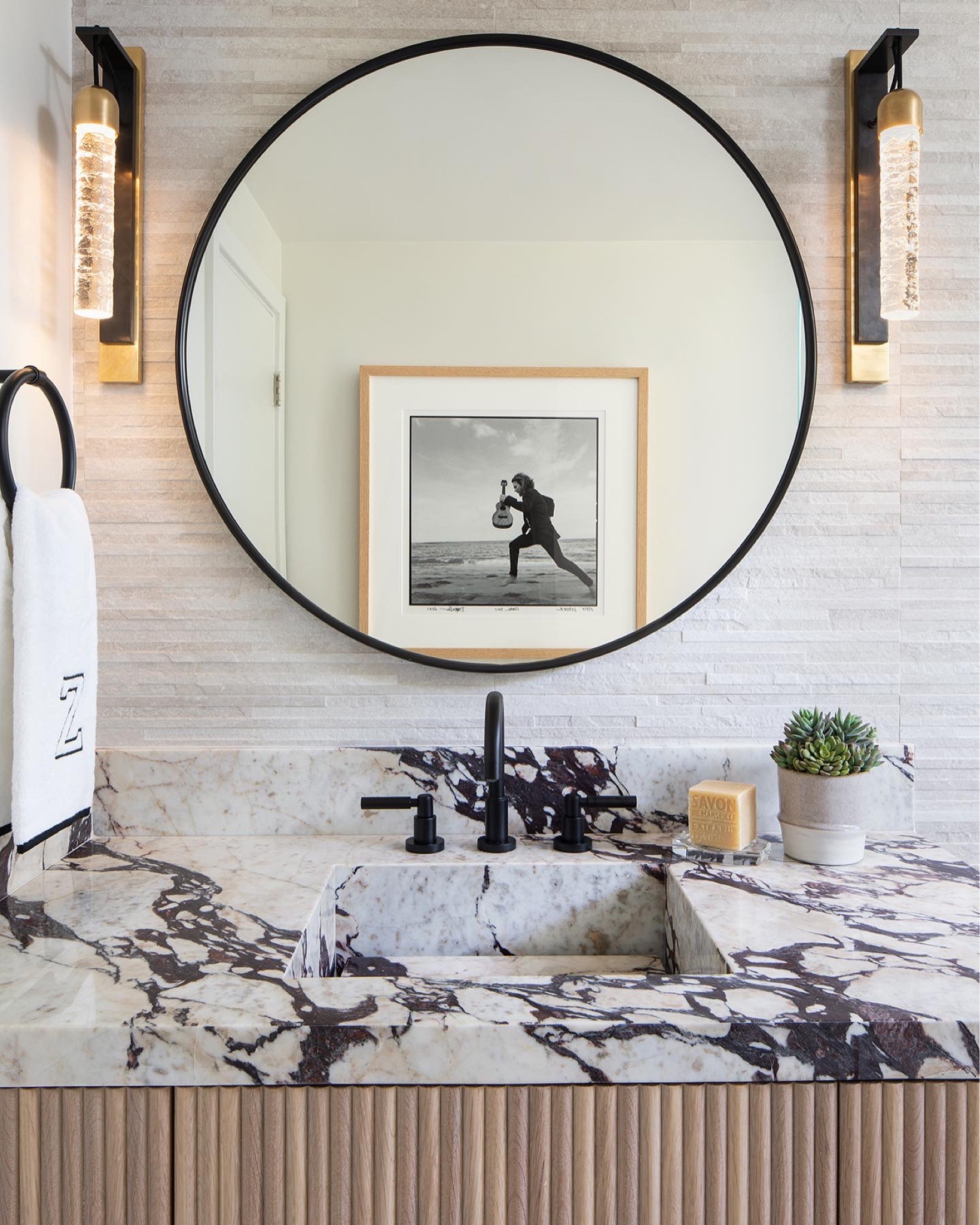 3 Neutral Bath Tips:

1️⃣ Continue shower wall tile to vanity wall for added texture. Or layer on wallpaper. 

2️⃣ Skip the painted vanity and use wood to add warmth. We added oak beaded front panels to the drawers for added texture.

3️⃣ Select real marble. We used a moody marble as a contrast to the neutrals.

Follow @emilyruddo for more interior design tips


#LTKhome #LTKHoliday #LTKGiftGuide