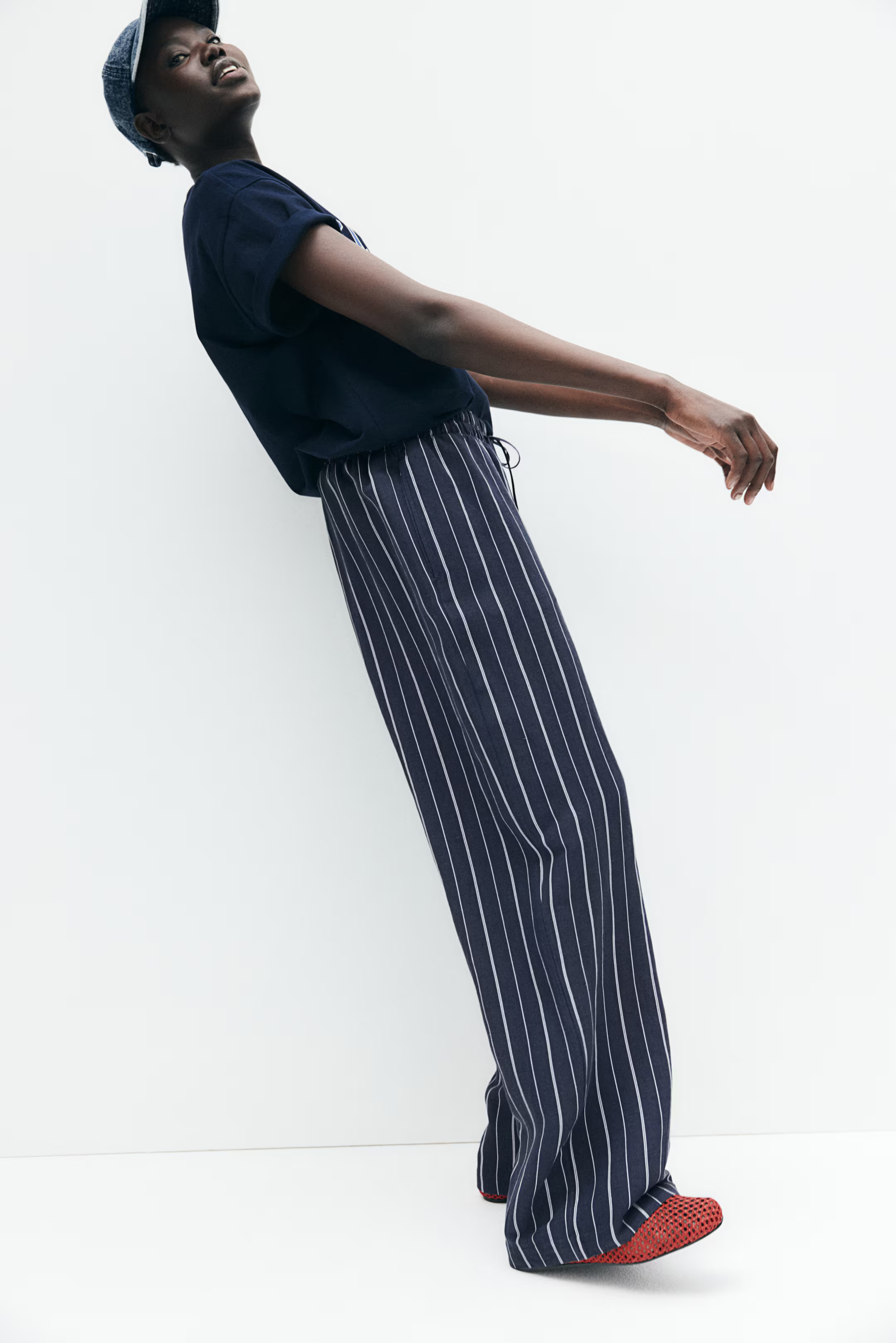 Linen-blend trousers - Navy blue/Striped - Ladies | H&M GB | H&M (UK, MY, IN, SG, PH, TW, HK)