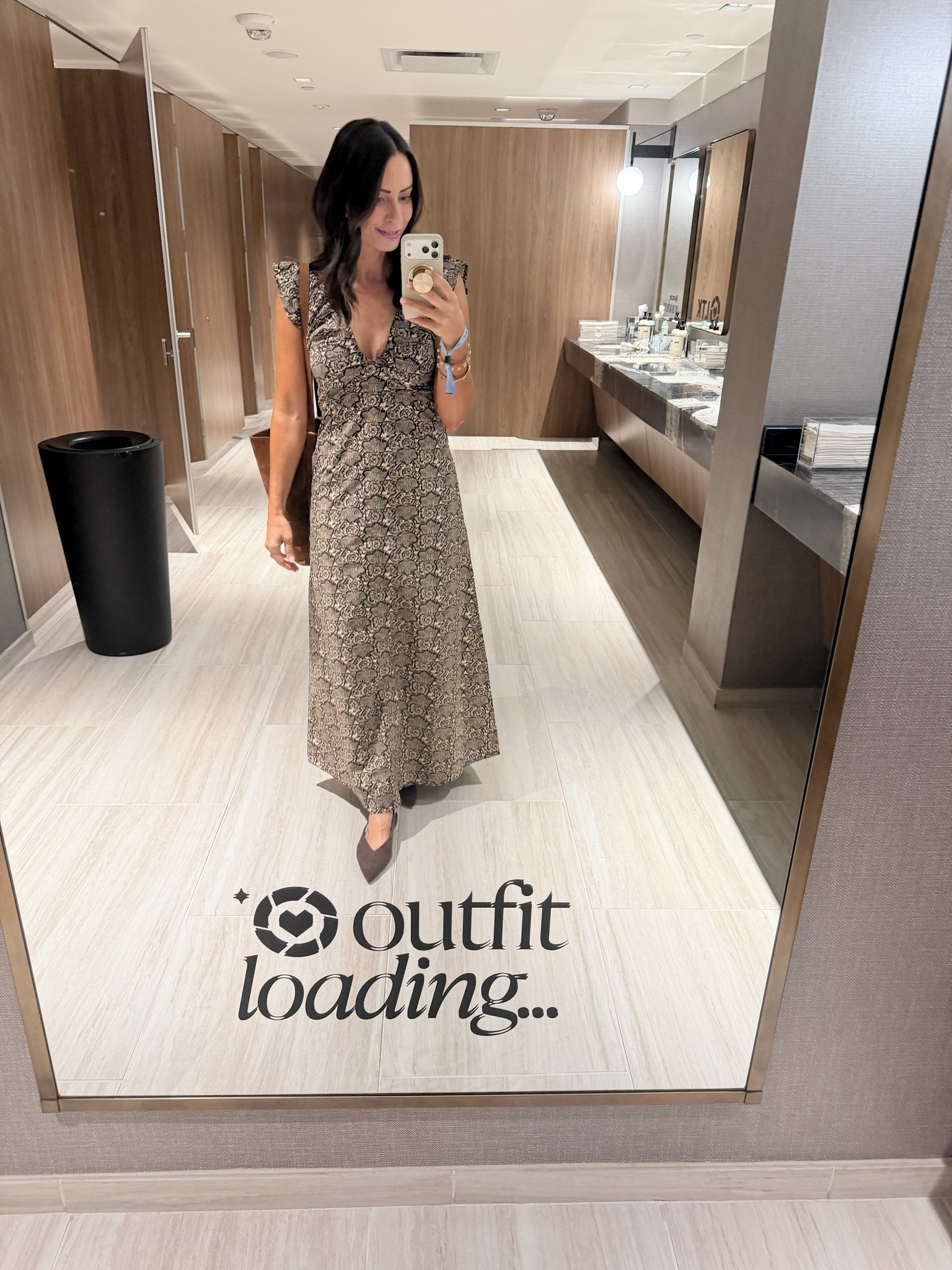 Casual daytime outfit - the dress is lightweight and so flattering.

#LTKCon #LTKgrwm #LTKOver40