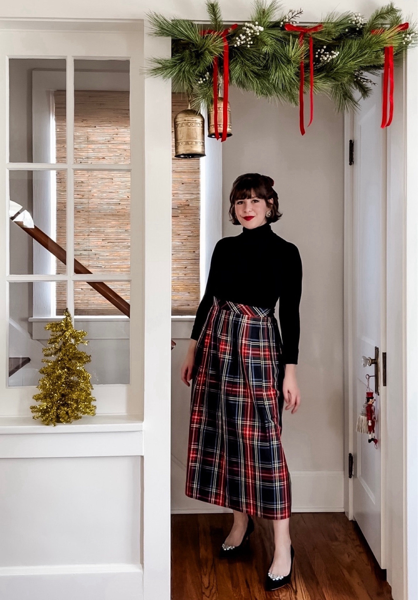 OOTD // Holiday Look No.7: Fancy Christmas ✨- get ready with me for a fancy holiday event. I love wearing this @brooksbrothers silk ball skirt for all my dressy holiday events - plays, parties, and nice restaurants 🎄

My silk skirt may be almost 20 years old, but there are thankfully some newer versions to choose from! All linked in my LTK! 

Every day till Christmas, I’ll be posting my favorite looks for your next Holiday get together❄️


#LTKSeasonal #LTKHoliday #LTKparties