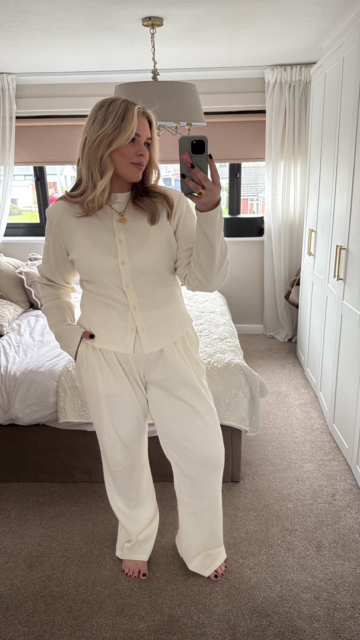 I wear 2xl trouser and XL top and I’m 5.7 :) 