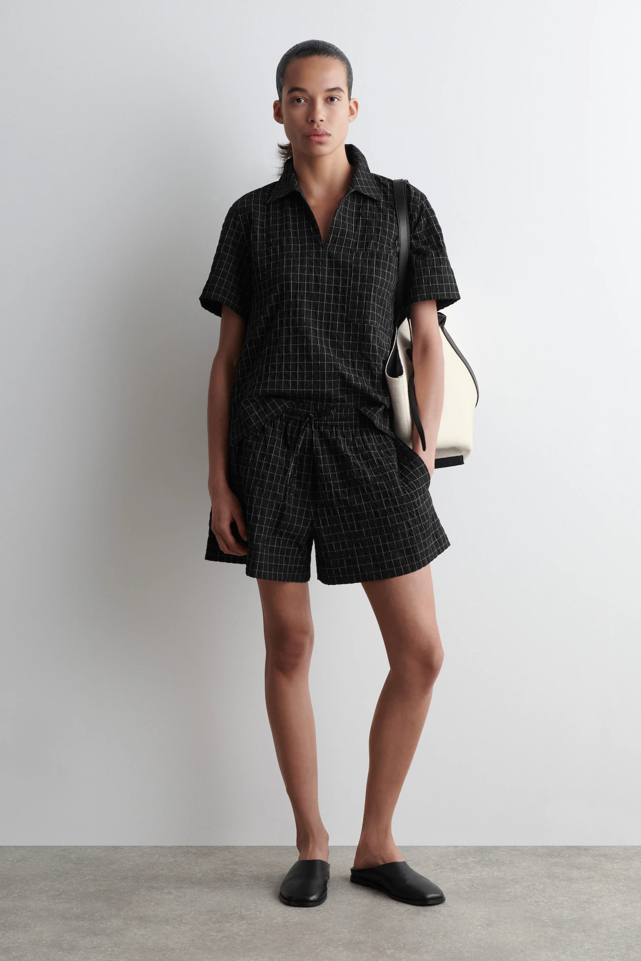CHECKED COTTON SHORTS - BLACK / CHECKED | COS AU | COS (AU)