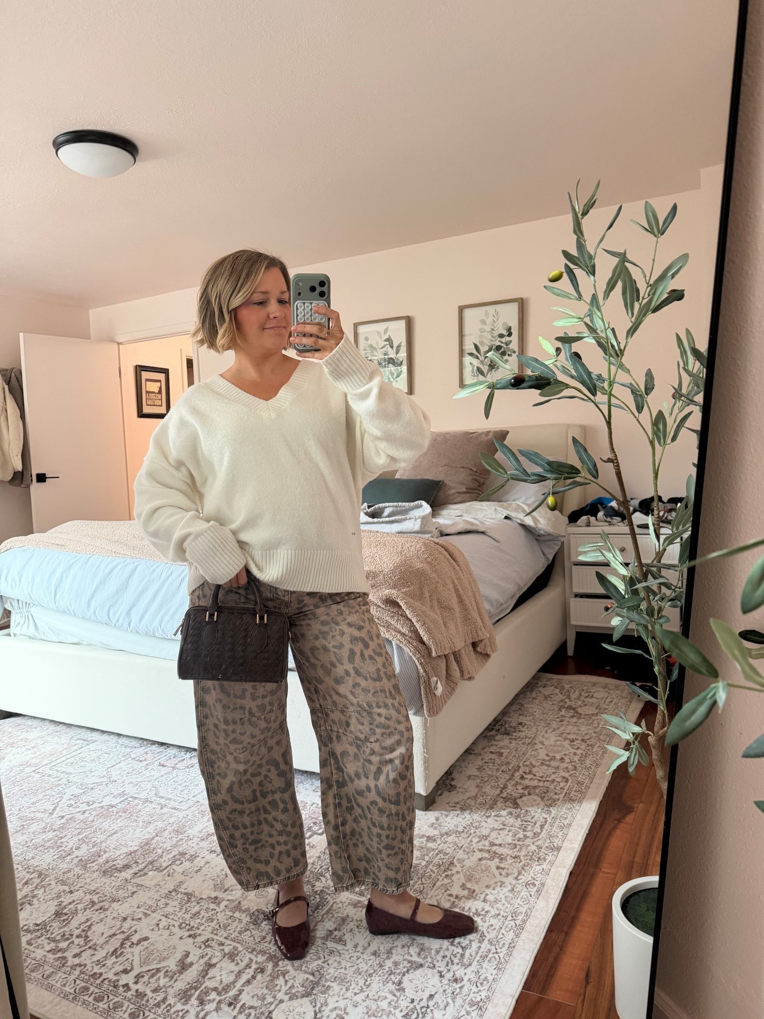 girls night / date night outfit. Love these leopard barrel jeans 

Sizing:
Medium in sweater 
26 in jeans (tts)

#LTKgrwm #LTKspringtrends #LTKootd