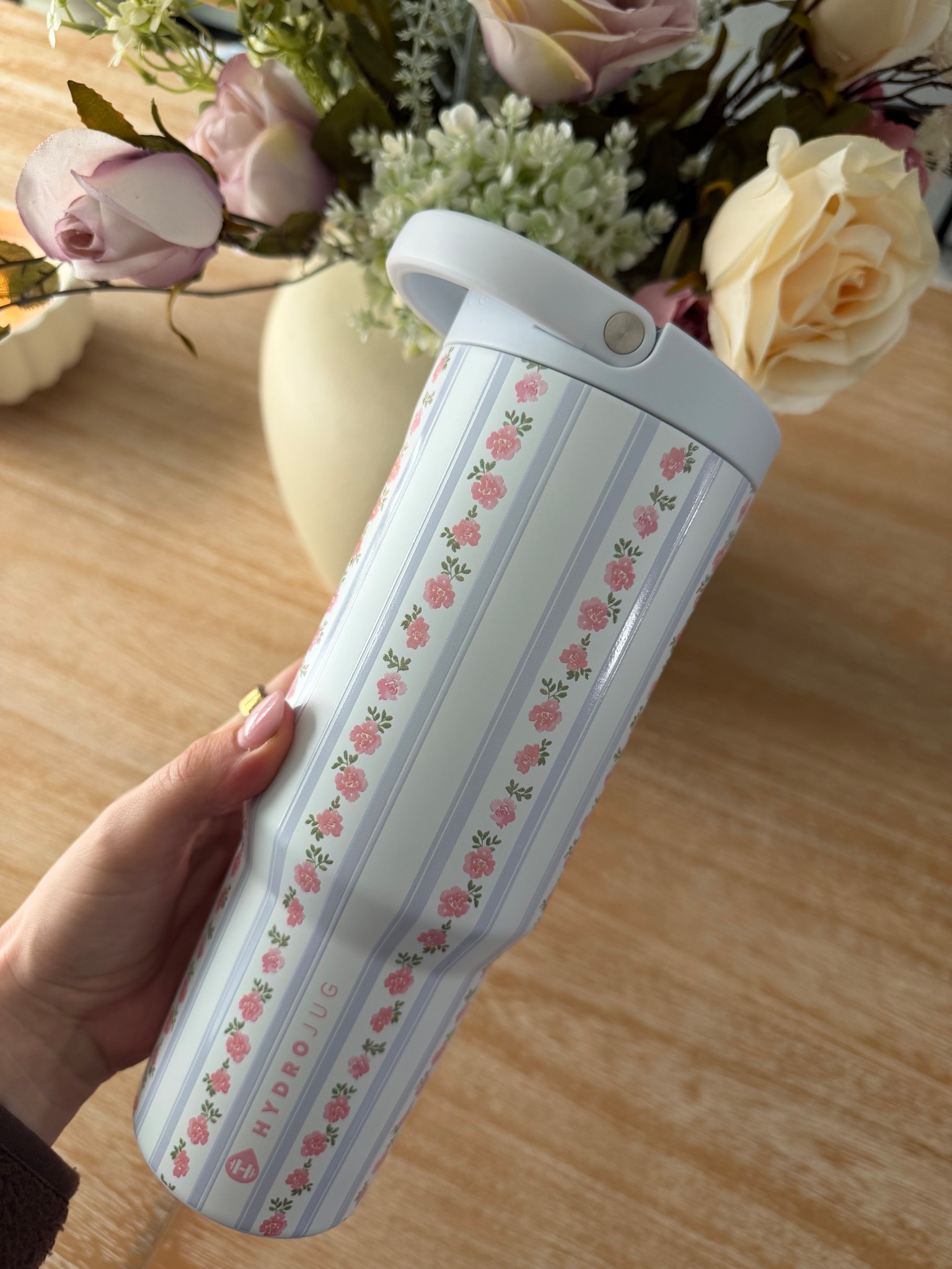 Spring is in the air 🌺🌸🌷💐 (just kidding we’re getting a blizzard in CT)

Obsessed with this new @hydrojug pattern 💞

#LTKActive #LTKHome #LTKSeasonal