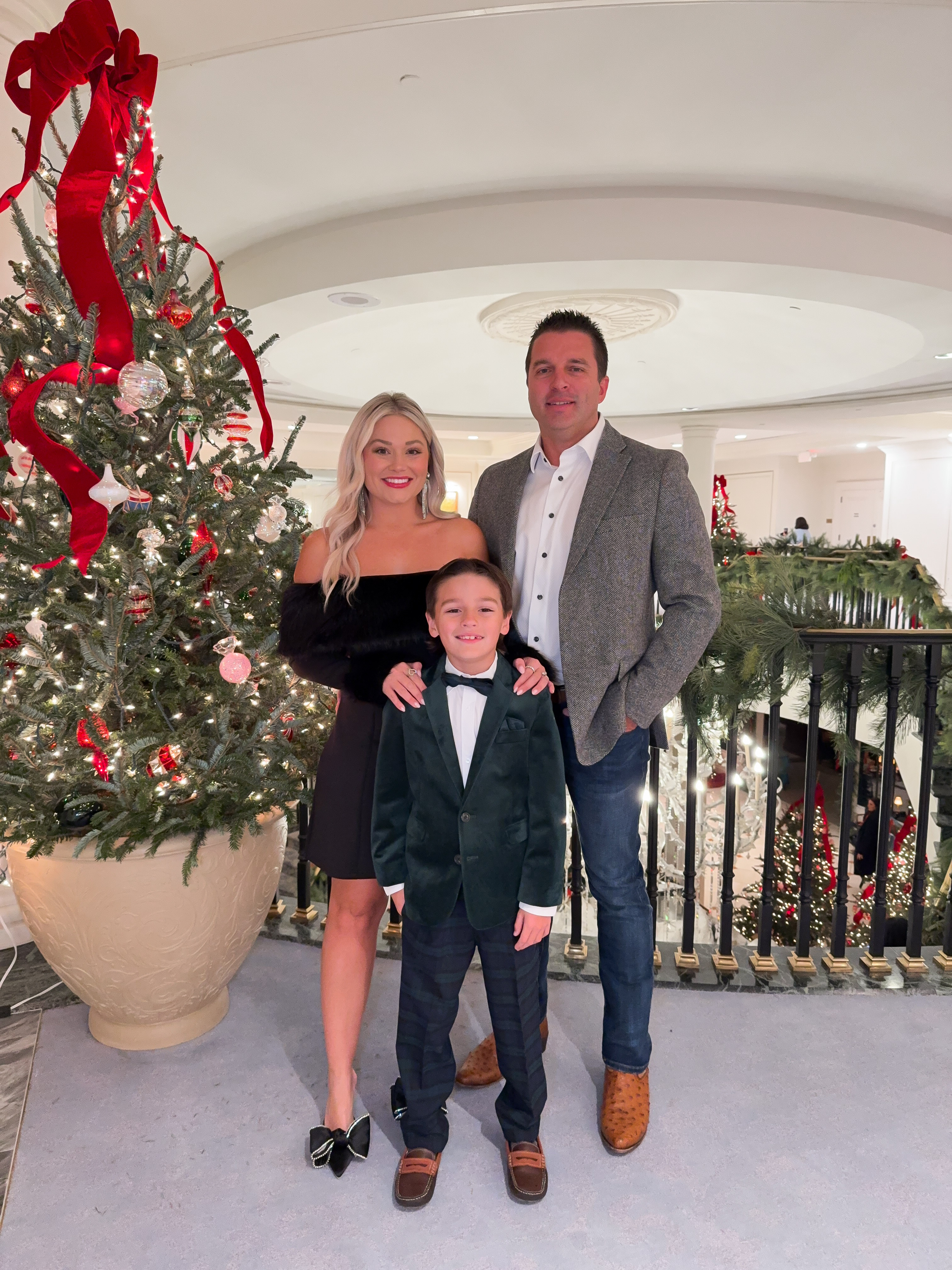 Holiday dinner in Charleston, family holiday outfits 

#LTKootd #LTKHoliday #LTKGiftGuide