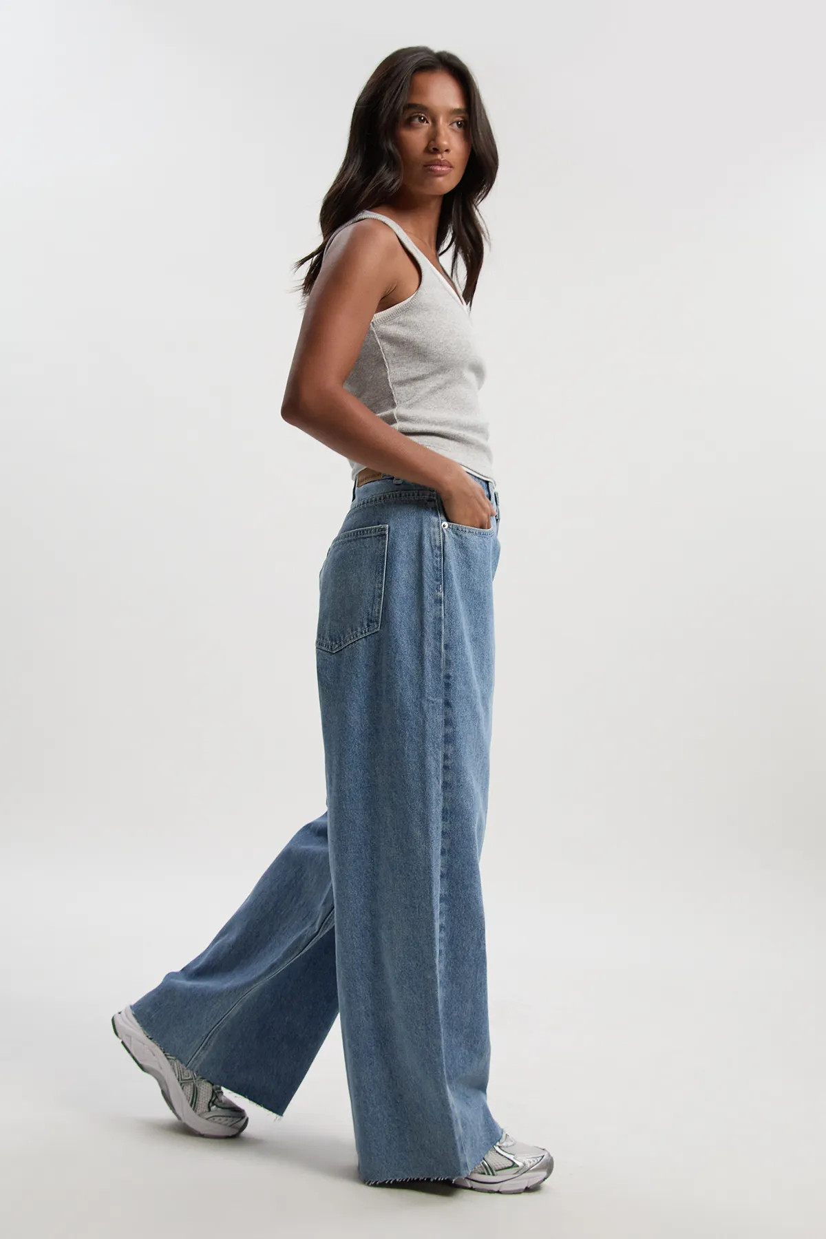 Petite Mid Waist Loose Fit Skater Jean | Boohoo.com (UK & IE)