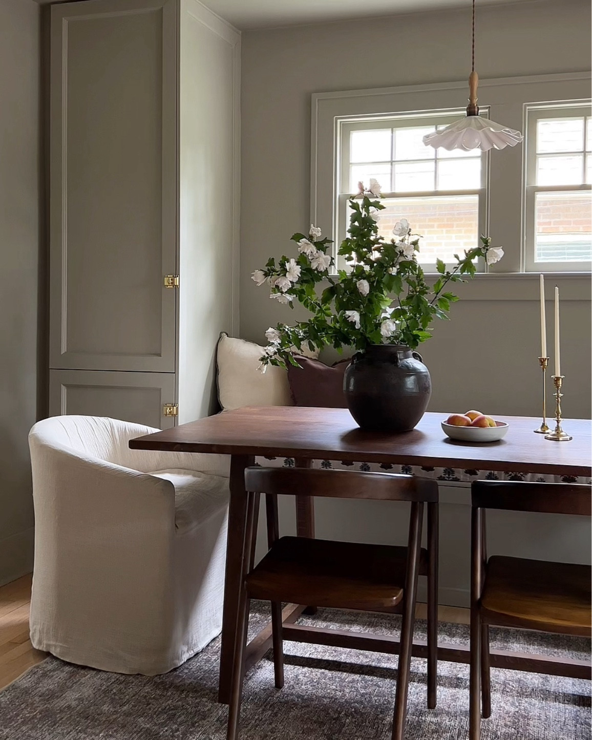 Cozy dining room furniture and decor 🤎 #diningroom #homedecor 

#LTKHome