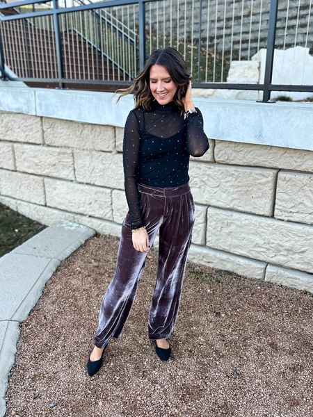 Holiday glam from @target! #ad These velvet pants are everything! So insanely comfortable but still look very stylish and high end. 👌🏻 #targetpartner #targetstyle #target @targetstyle 

Top - small
Pants - size 2 


#LTKparties #LTKHoliday #LTKfindsunder50