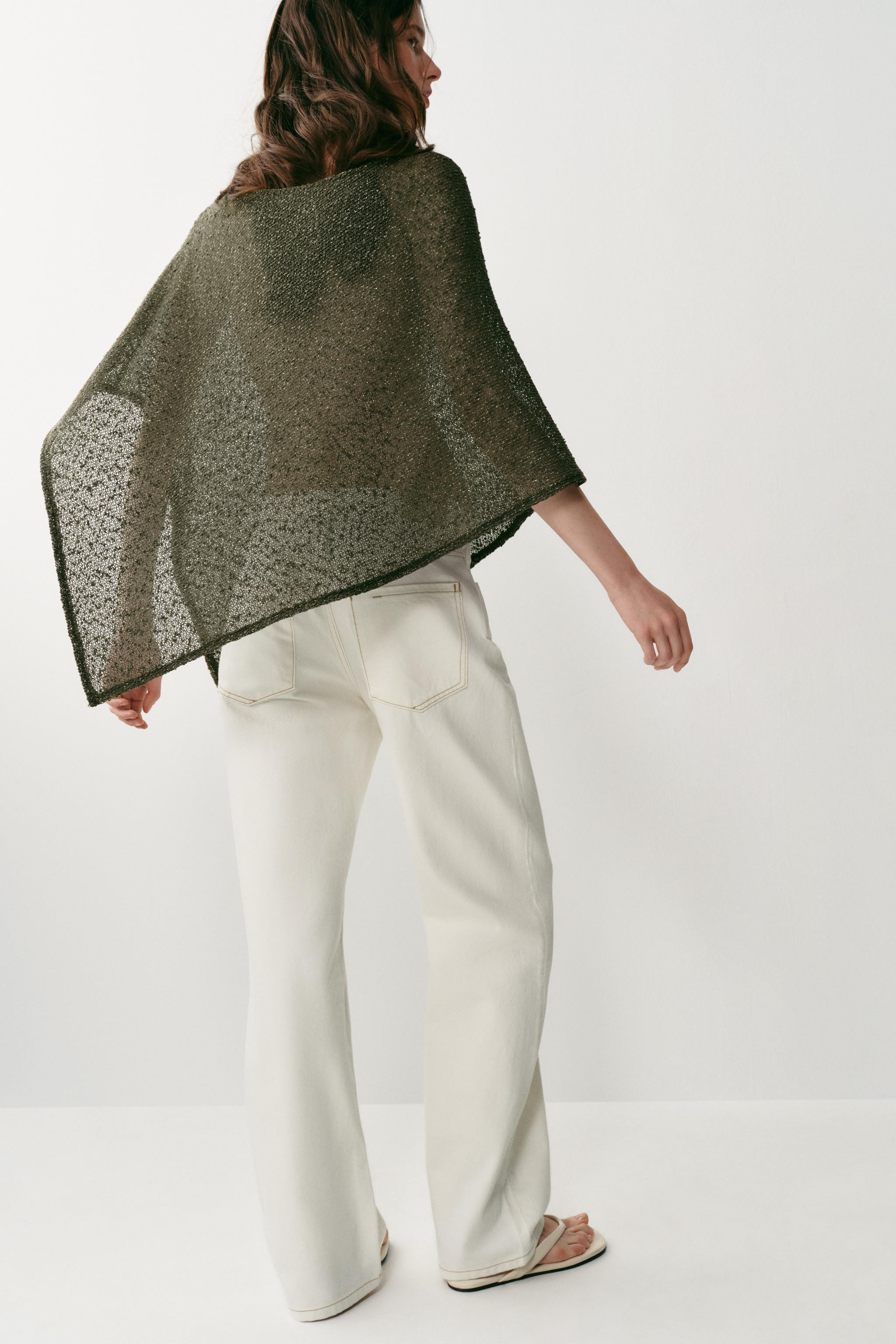 DescriptionColourCompositionMeasurementsBoat neck cape with metallic thread appliqu\u00e9. Asymme... | Zara NL