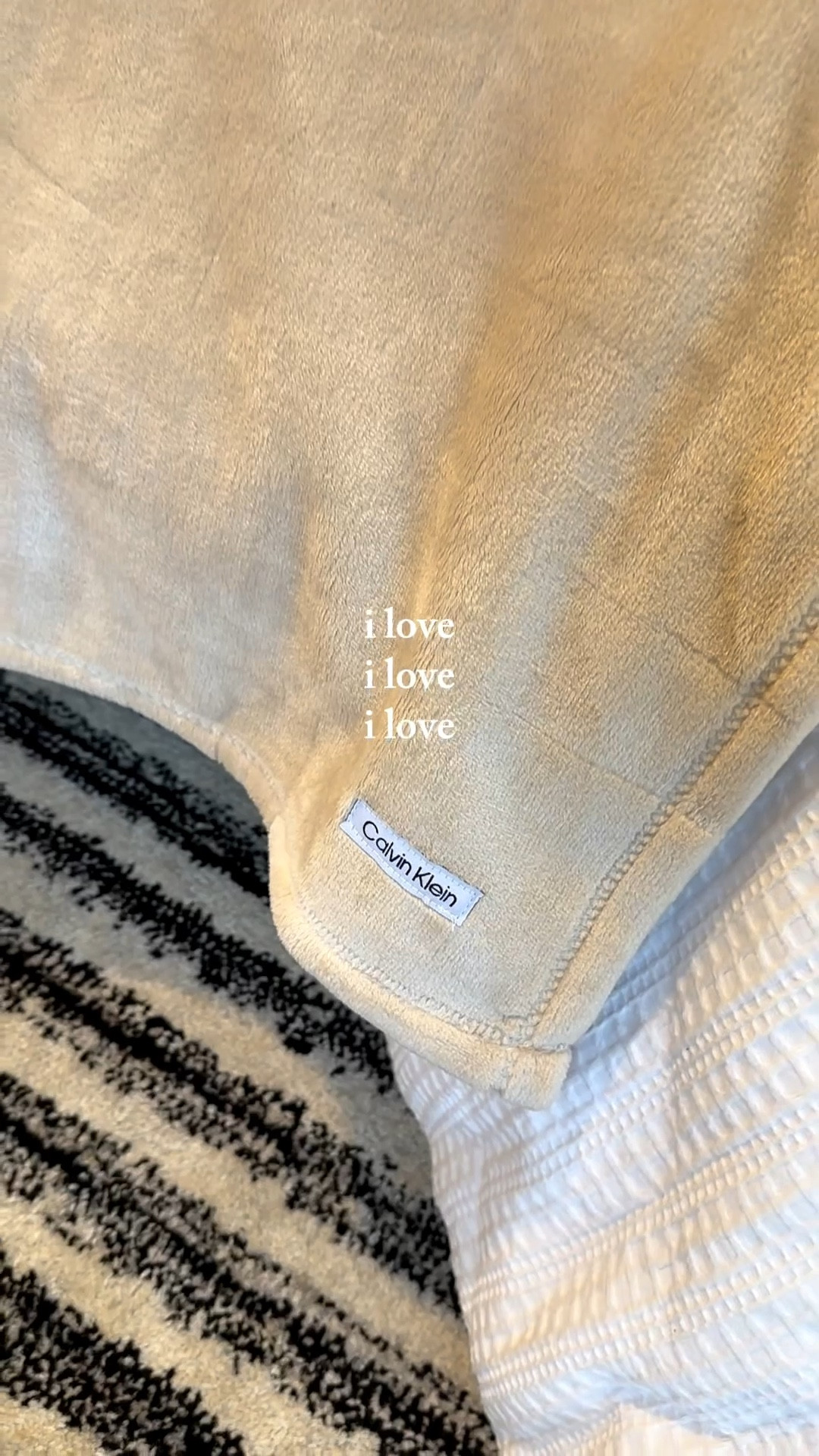What do I love?

Calvin Klein’s Core Plush Throw Blanket

Made from a supersoft, plush fabric, this blanket adds lightweight warmth to your bed or anywhere you want elevated lounging luxury.

#LTKHome