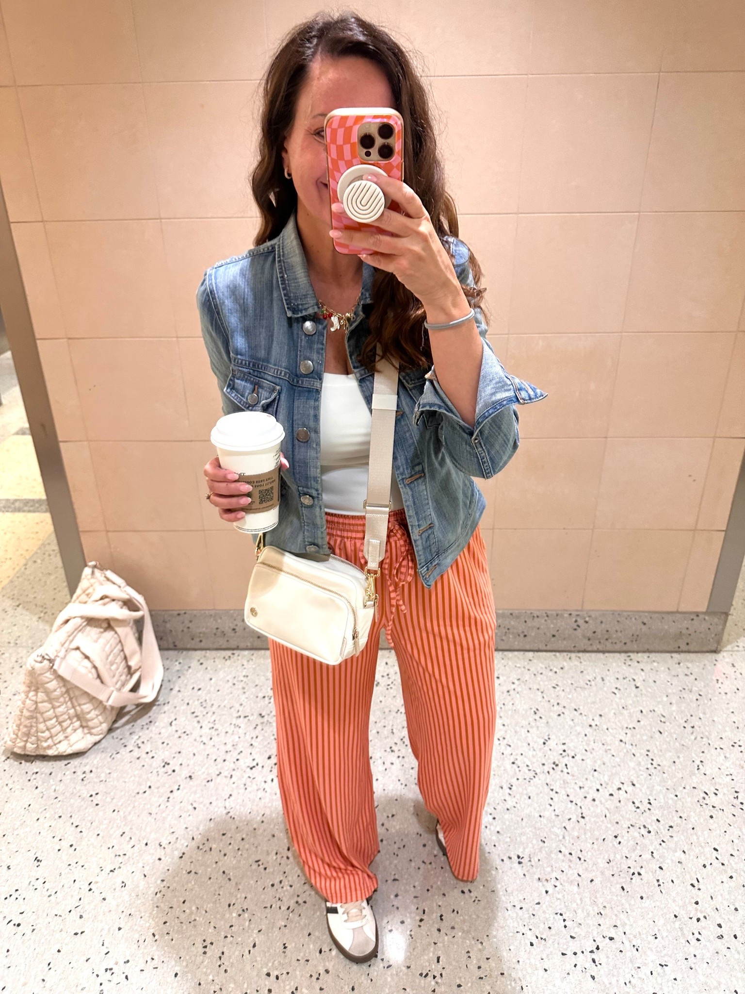 Comfy airport fit!✈️
.


#LTKStyleTip #LTKOver40 #LTKTravel
