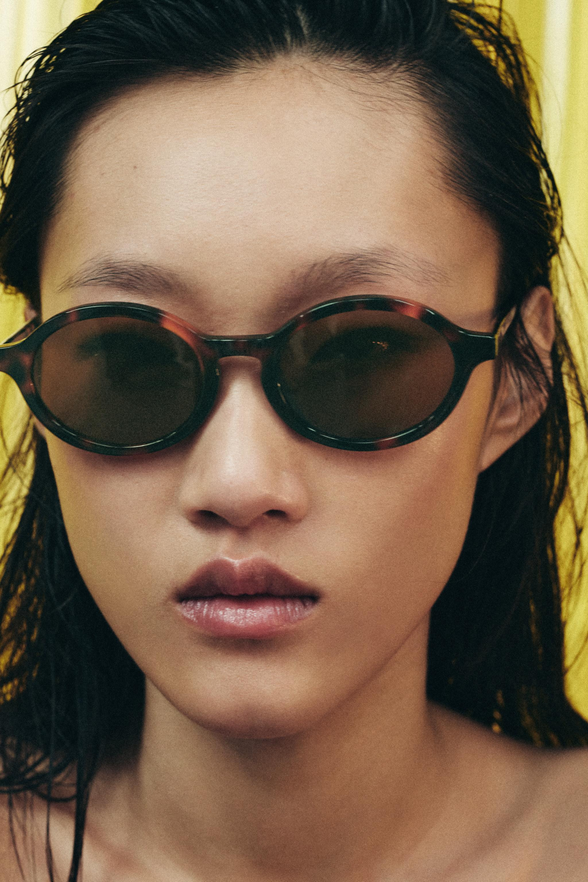 OVAL RESIN SUNGLASSES | Zara UK