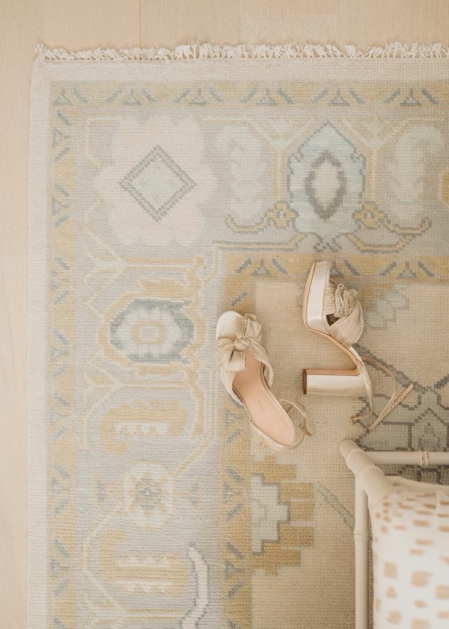 It’s the greatest time of year… the Saks Friends & Family Sale! 😉 Only at Saks, you can get all of these picks and more with 25% off new arrivals and 20% off select jewelry from 9/22-10/1. If you fancy a fabulous twist on fall fashion, these picks are for you - whether you’re having a fun brunch with friends or taking family photos at the pumpkin patch, there’s so much to love and save on at the Saks Friends & Family Sale! #Saks #SaksPartner #Saks
