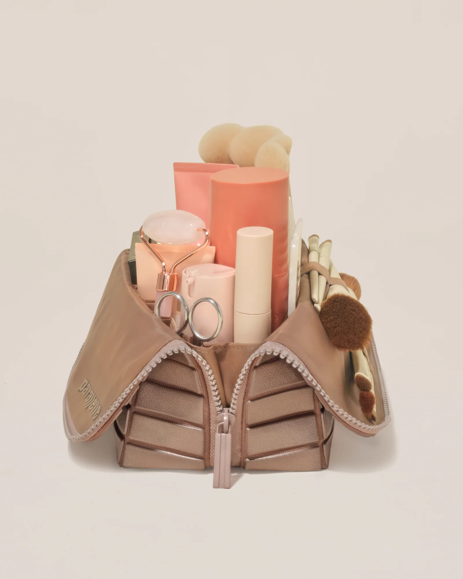 the bronze traveller | Parallelle