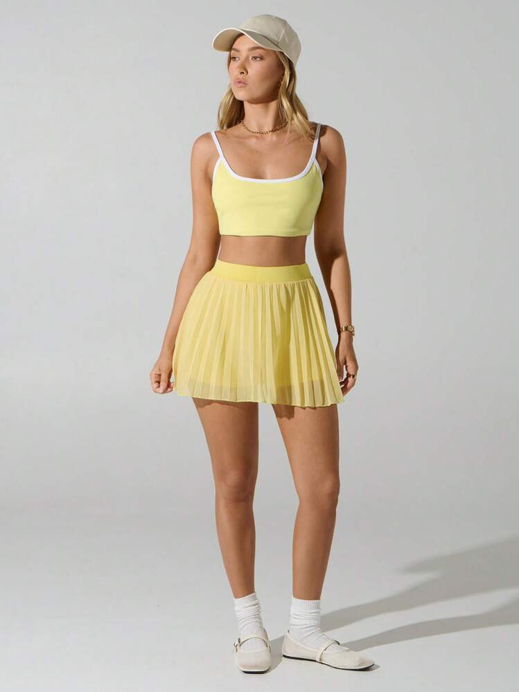 Hanevo Women's Plain Yellow Pleated Split Hem Summer Sports Shorts Sportwear For Daily Wear | SHEIN