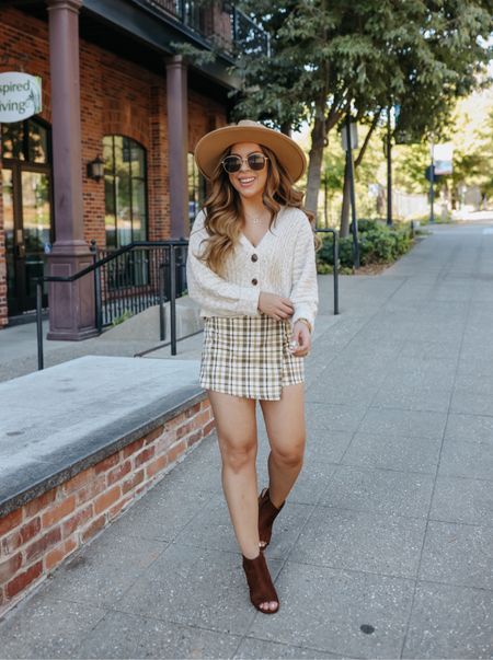 My favorite fall pieces from JCPenney. Everything is under $50 and on major sale!

Plaid
Skirt
Cropped sweater
Sweater set
Fall style
Booties



#LTKunder50 #LTKSeasonal #LTKsalealert