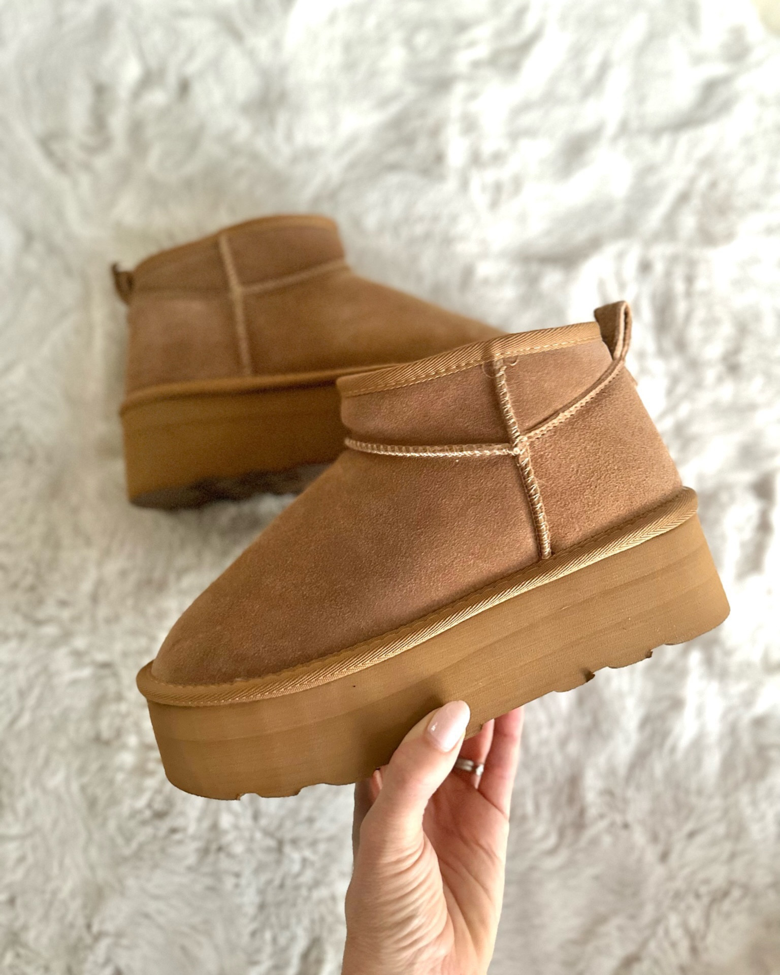 Still loving my ultra mini platform Uggs! Cutest fall boot

#LTKstyletip #LTKfindsunder100 #LTKshoecrush