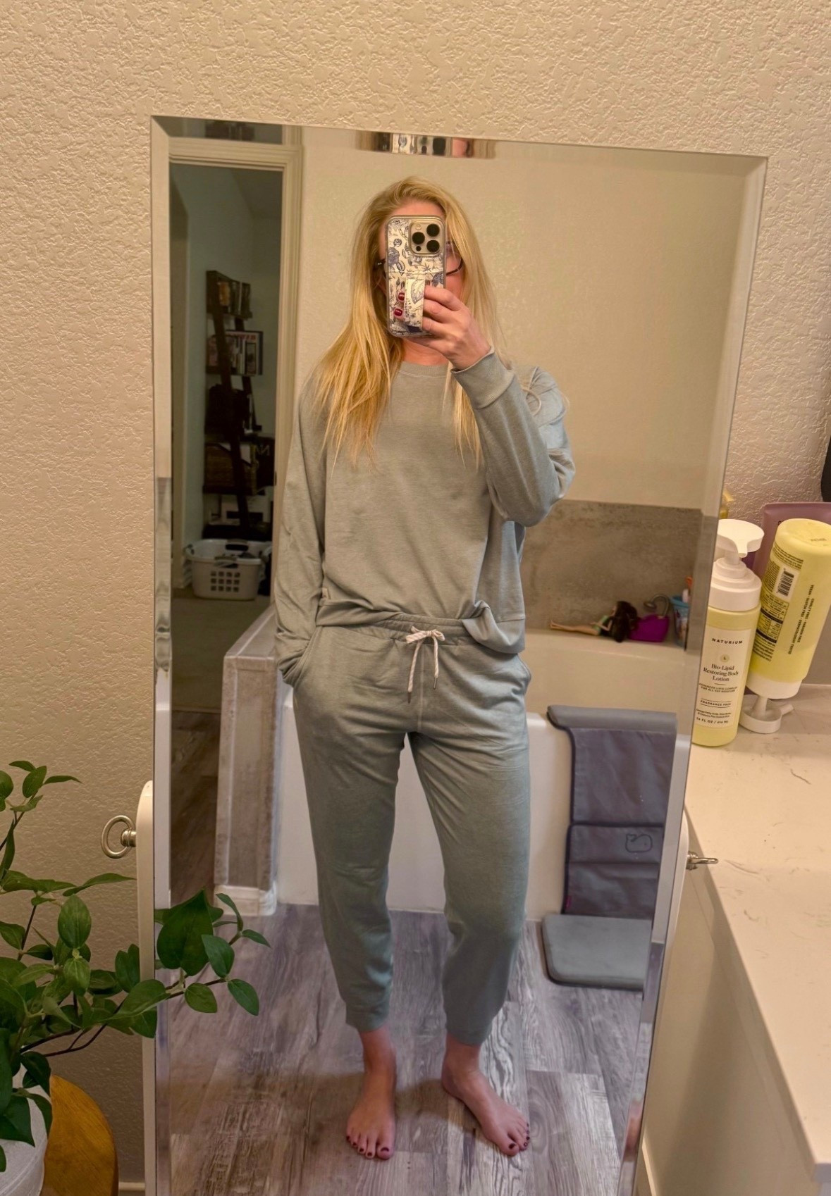 ✨ Living in loungewear ✨
This Vuori set in Sea Spray is next-level cozy 🤍 The fabric is buttery soft, lightweight, and perfect for literally everything—from lounging at home to running errands to travel days. The muted green tone is chic yet neutral, making it super easy to mix + match with sneakers or slides.
If you’re building a capsule wardrobe, this is the kind of elevated athleisure you’ll reach for on repeat ✔️. Halo essential sets, SHOP the wide leg pants now! 

#LTKfinds #LTKfit #LTKSeasonal #LTKloungewear #haloessential 

#vuoriclothing #ltkactivewear #ltkloungewear #ltkfit #cozychicstyle #ltkfashion #ltkfall #quietluxurylook #ltkseasonalstyle #momlifeoutfit #athleisurelook #trendingoutfit

#LTKActive #LTKOver40 #LTKSeasonal
