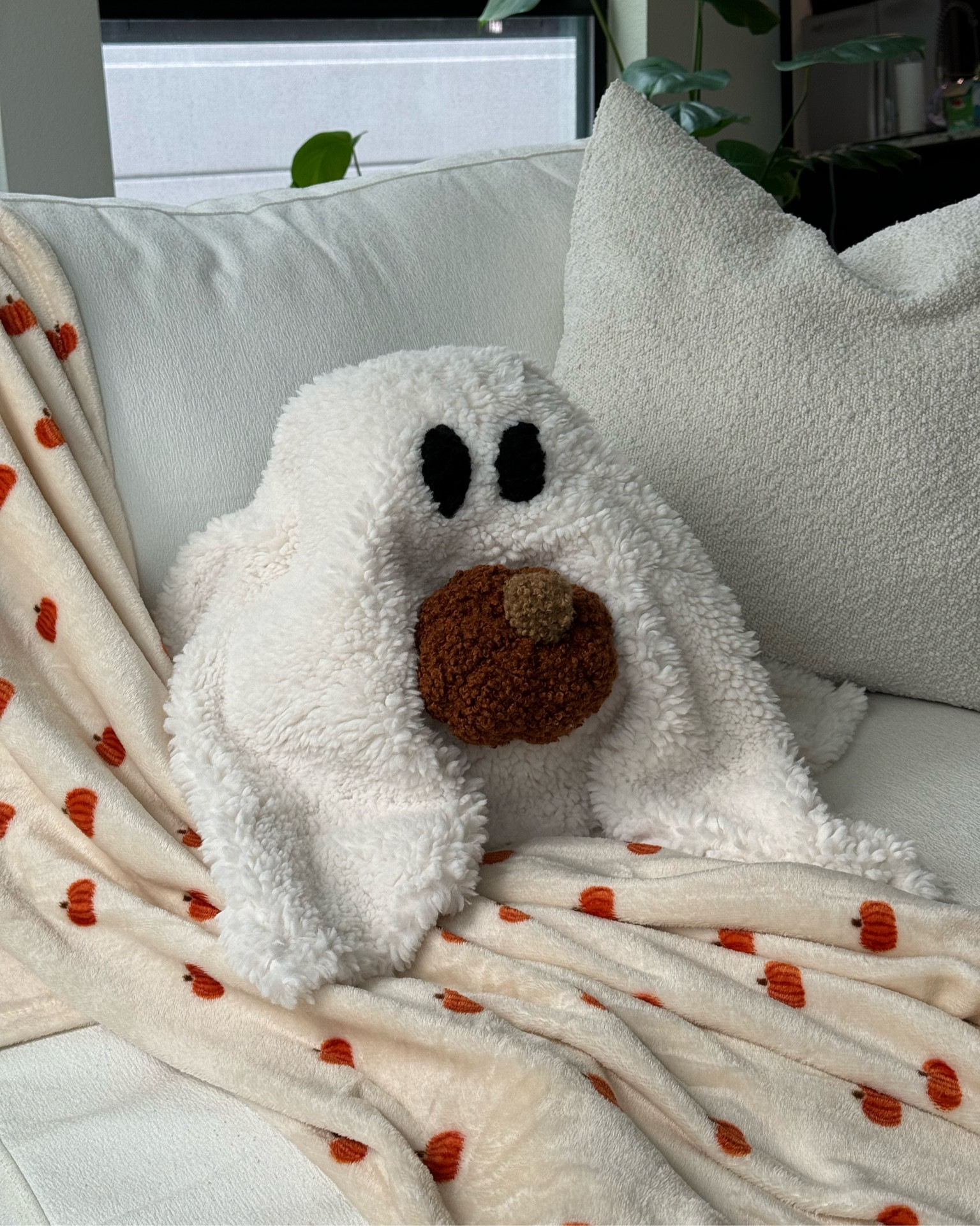 fall home decor find: ghost with pumpkin pillow halloween decoration 👻🎃 

#LTKSeasonal #LTKHome