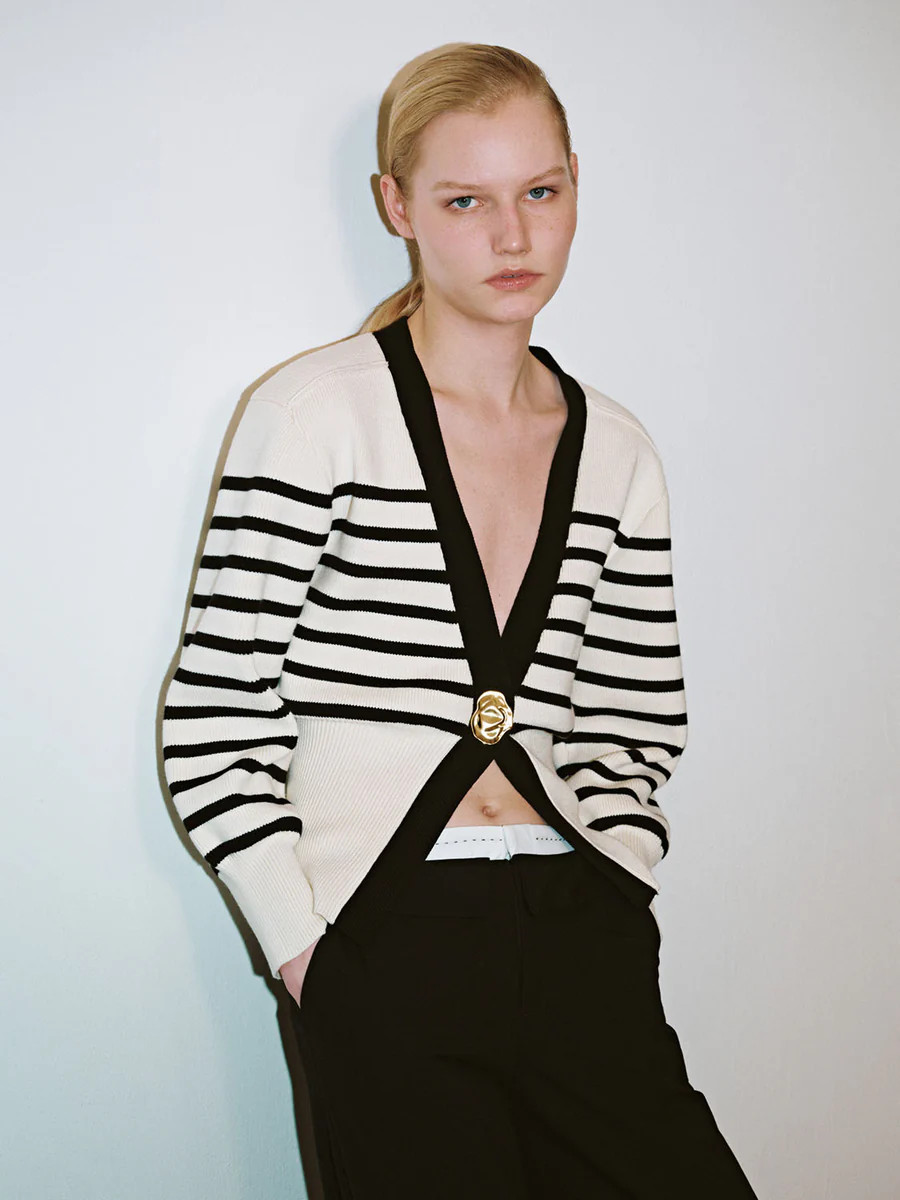 V-Neck Knitted Cardigan | Urban Revivo