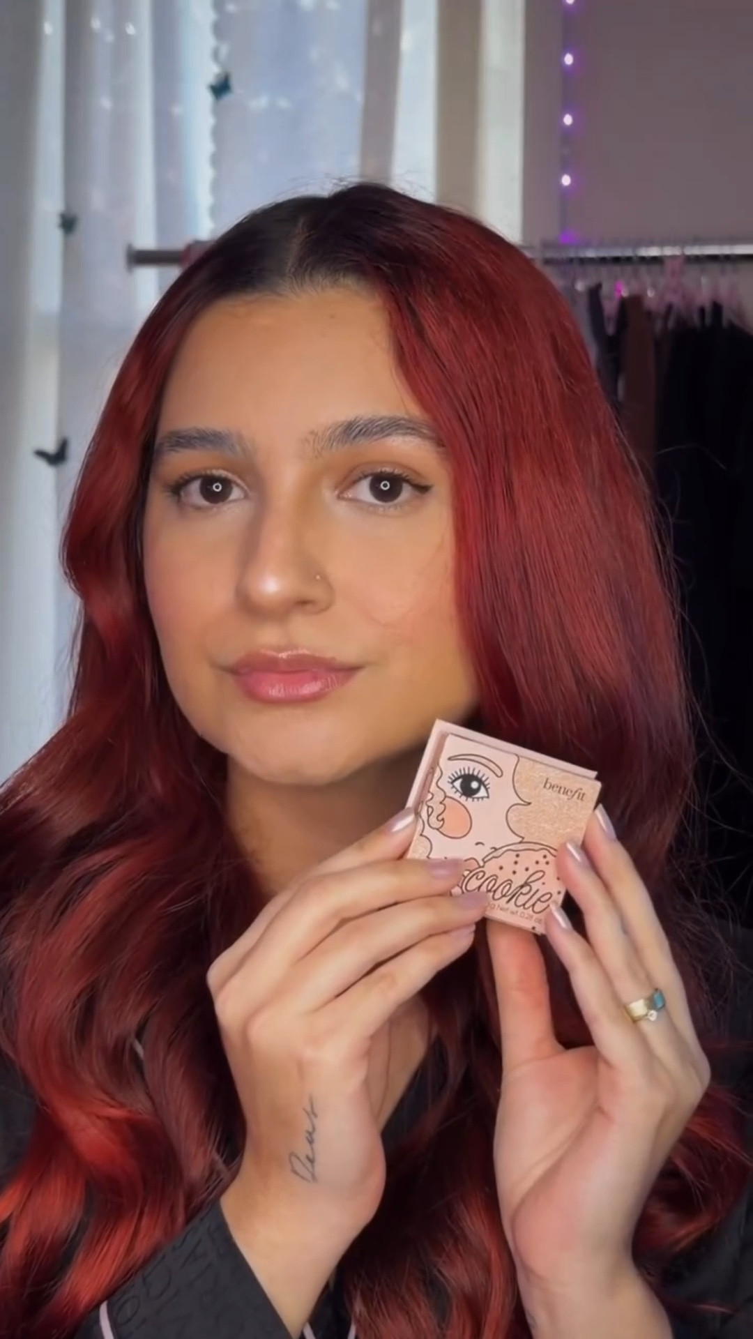 If you love a soft but blinding glow, this is your sign ✨
The Benefit Cosmetics Cookie Highlighter melts into the skin and gives that smooth, lit-from-within finish without emphasizing texture.

Perfect for cheeks, nose, inner corners — or anywhere you want that extra glow 🍪💖
Obsessed is an understatement.

#BenefitCosmetics #CookieHighlighter #GlowObsessed #HighlighterGoals #MakeupFinds ViralMakeup GlowSkin MakeupLovers BeautyReels ReelsBeauty