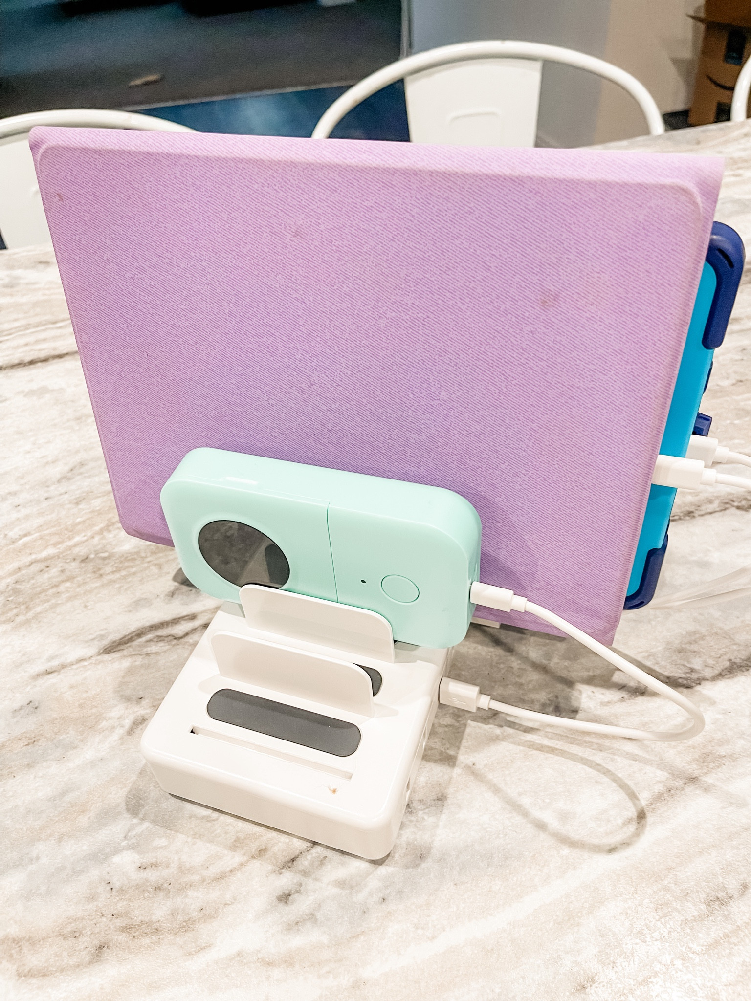 Easy to use device charging hub 🤩

** make sure to click FOLLOW ⬆️⬆️⬆️ so you never miss a post ❤️❤️

📱➡️ simplylauradee.com

home decor | affordable home decor | cozy throw blanket | home finds | cozy home | welcome | home gadgets | cleaning | front porch | kitchen finds | kitchen gadgets | kitchen must haves | organization | kitchen organization | kitchen essentials | farmhouse | work from home | family friendly | target | target finds | target home | walmart | walmart finds | walmart home | amazon | found it on amazon | amazon finds | amazon home

#LTKFamily #LTKHome #LTKKids