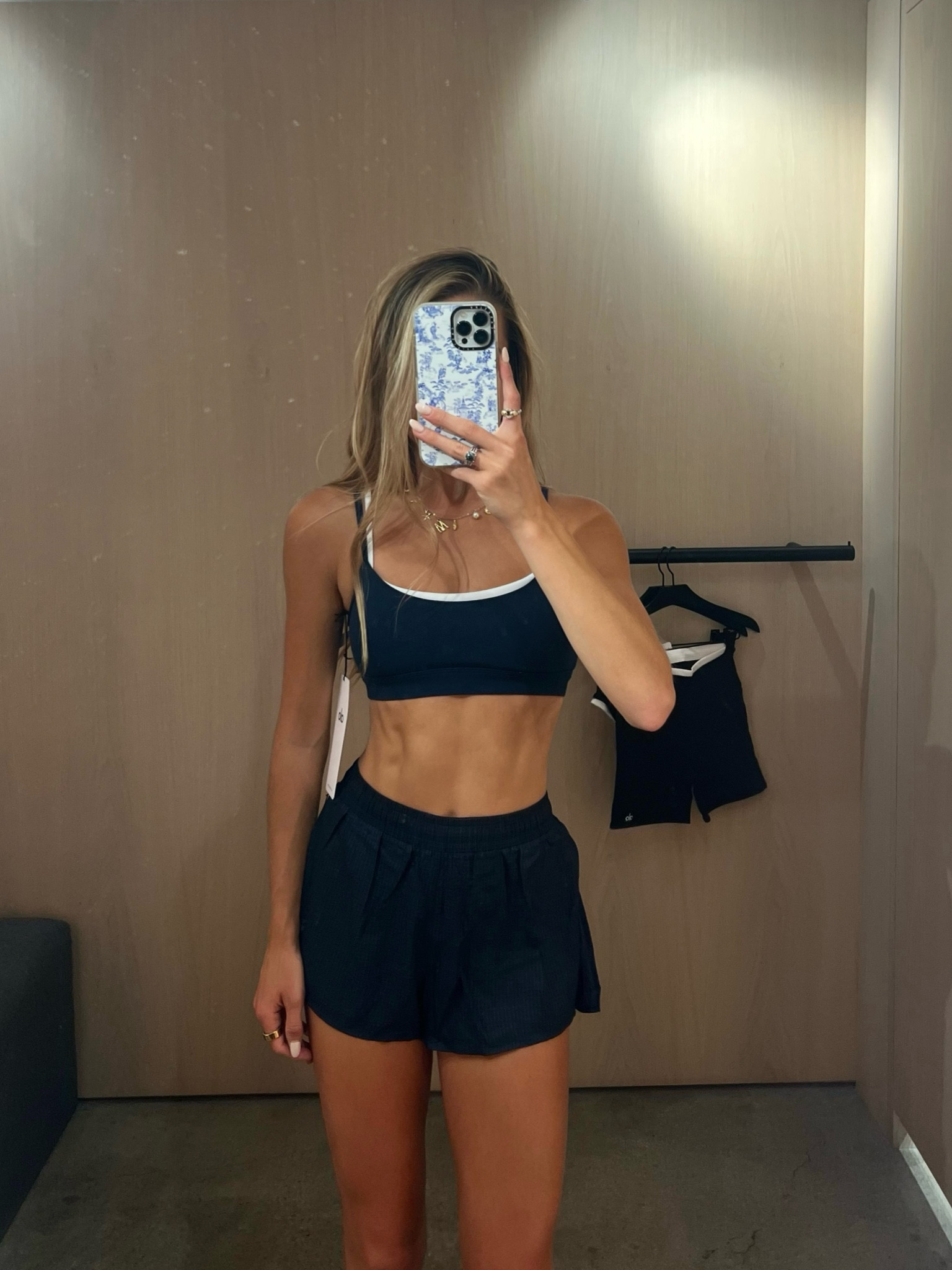 Alo shorts set!!! Wearing XXS in bra and XS shorts



#LTKFindsUnder100 #LTKStyleTip #LTKActive