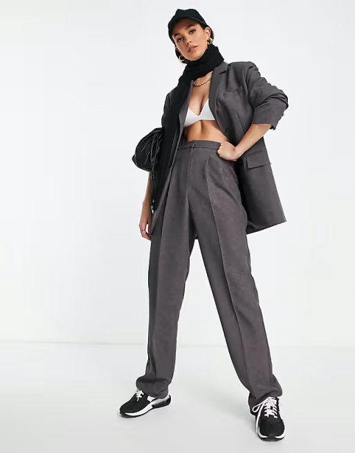 ASOS DESIGN Tall – Maskulin geschnittener Anzug in Anthrazit mit elastischem Bundwindow.asos.pe... | ASOS (Global)
