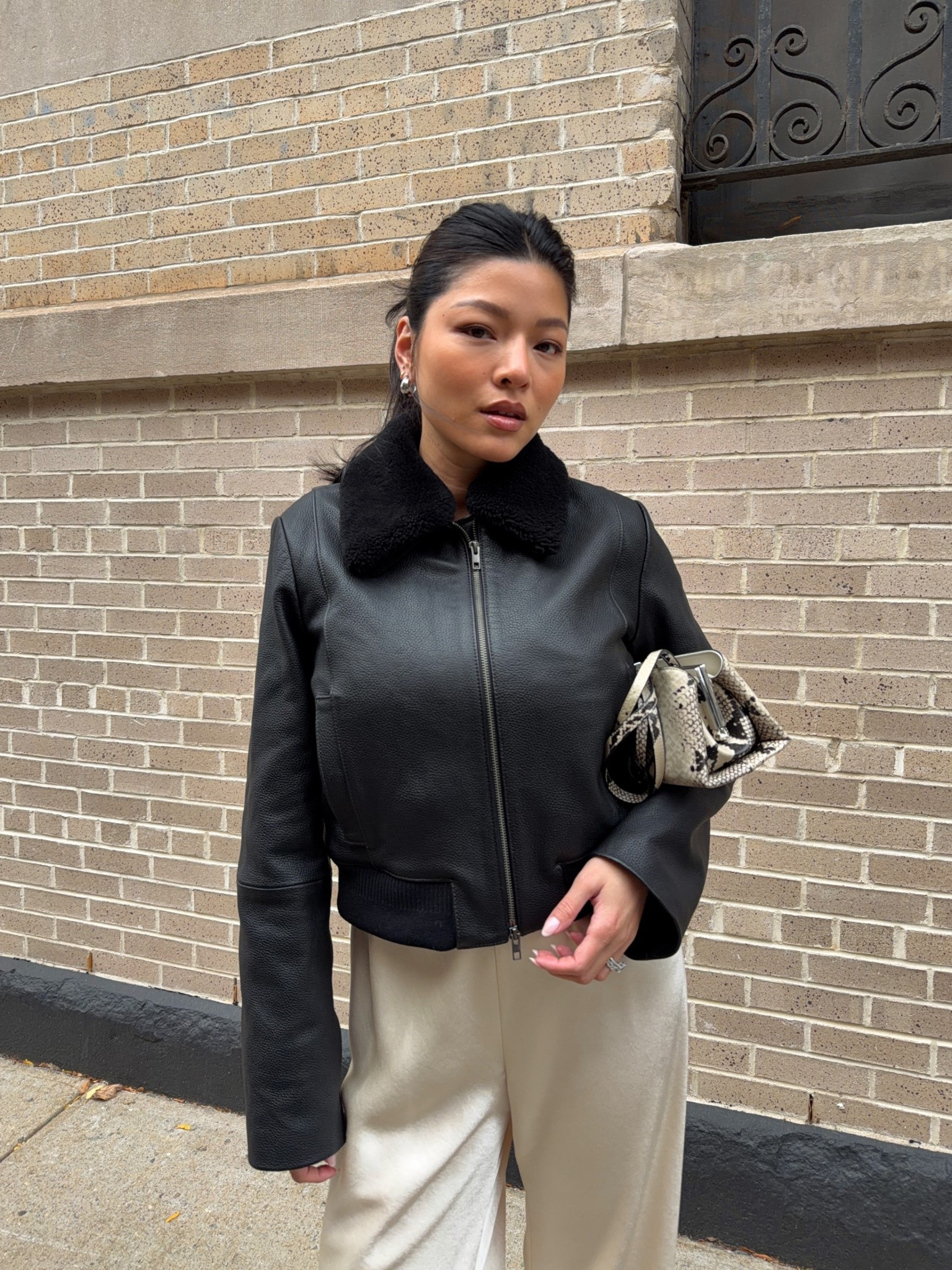 Keeping it simple, but elevated with effortless layers for this holiday’s gatherings @vince @nordstrom #nordstrompartner
