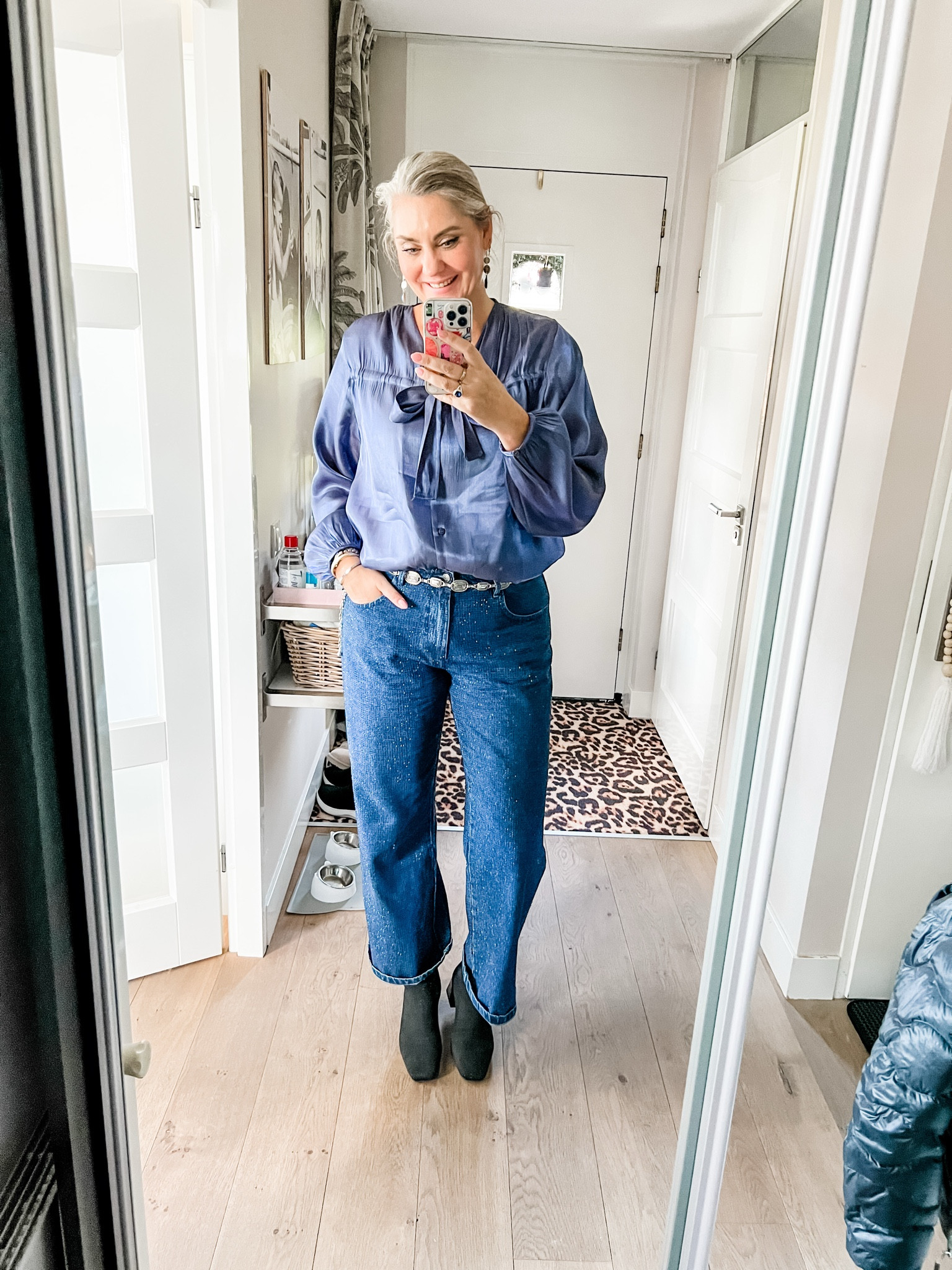 Ootd - Saturday. Metallic blouse and sparkly jeans are from Norah (current). Belt is older Norah and stretch boots from Vivaia. 



#LTKwinter #LTKpartywear #LTKeurope