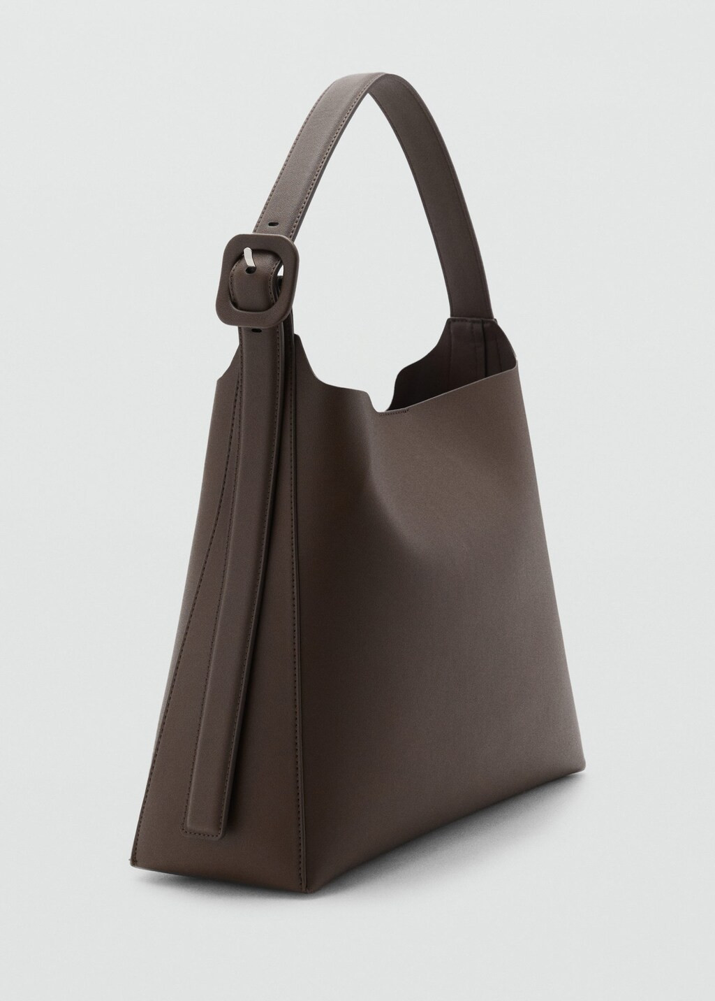 Bucket bag with buckle chocolate - Woman - One size - MANGO | Mango (US/MX/AU)