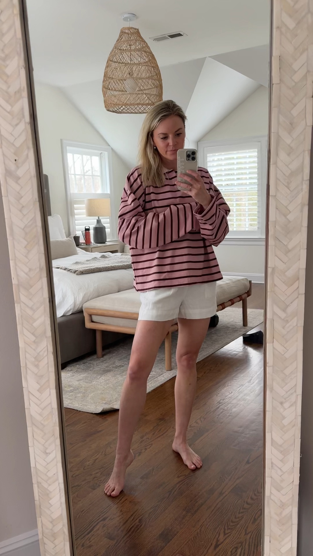 New spring top 🌺 20% off during the Shopbop sale
-small top 
-XS linen shorts 

spring outfit 