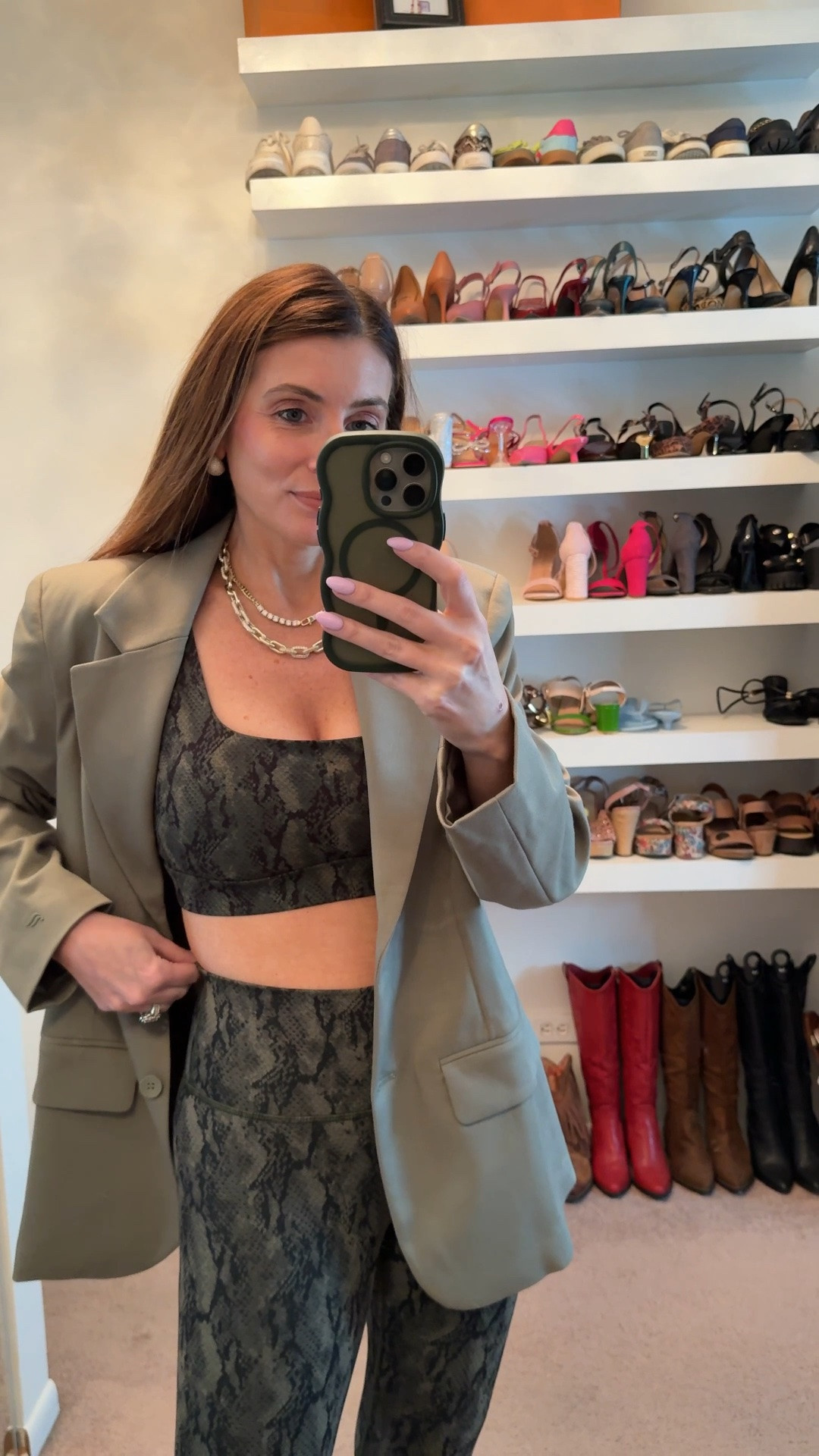 New @Fabletics  outfit comes with a super cool oversized blazer 

Wearing a small in the leggings and sports bra and an x-small in the blazer

#LTKootd #LTKSaleAlert #LTKActive