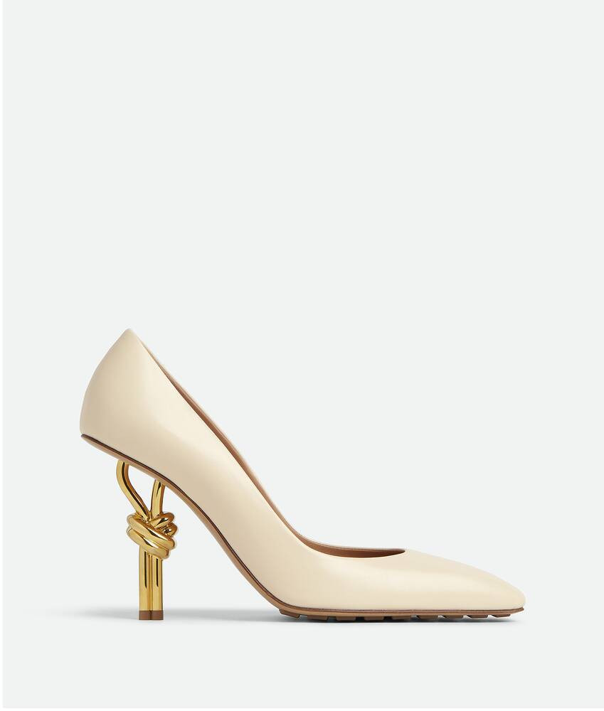 Bottega Veneta® Women's Knot Pump in Sea salt. Shop online now. | Bottega Veneta