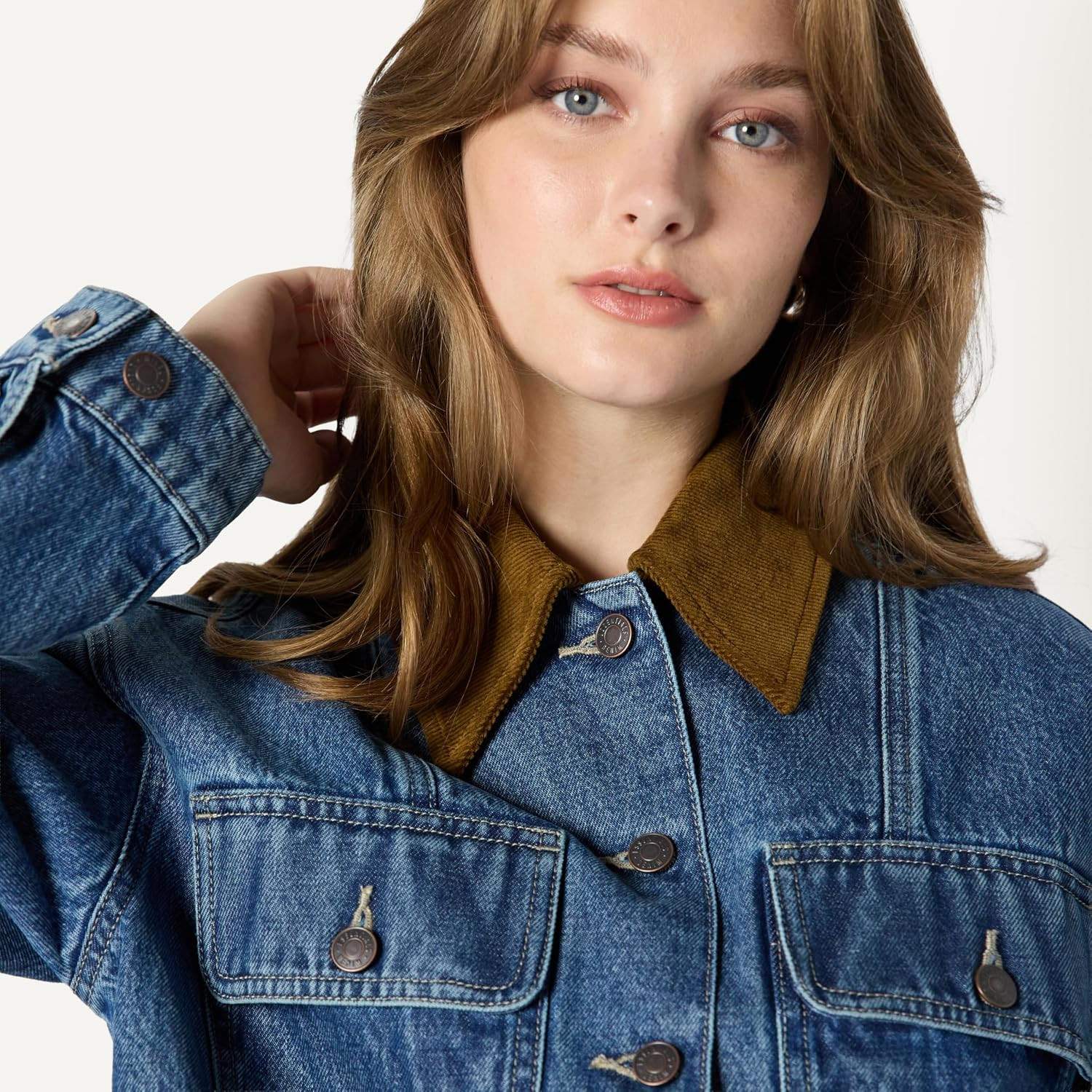 Amazon Essentials Women's Oversized-Fit Cropped Heavyweight Denim Jacket with Contrast Corduroy Collar | Amazon (US)
