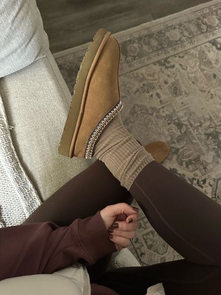 Tasman Ugg slippers, neutral socks, boot socks, brown leggings, athleisure wear 
#lululemon
#uggs
#tasmanuggs


#LTKshoecrush #LTKstyletip #LTKGiftGuide