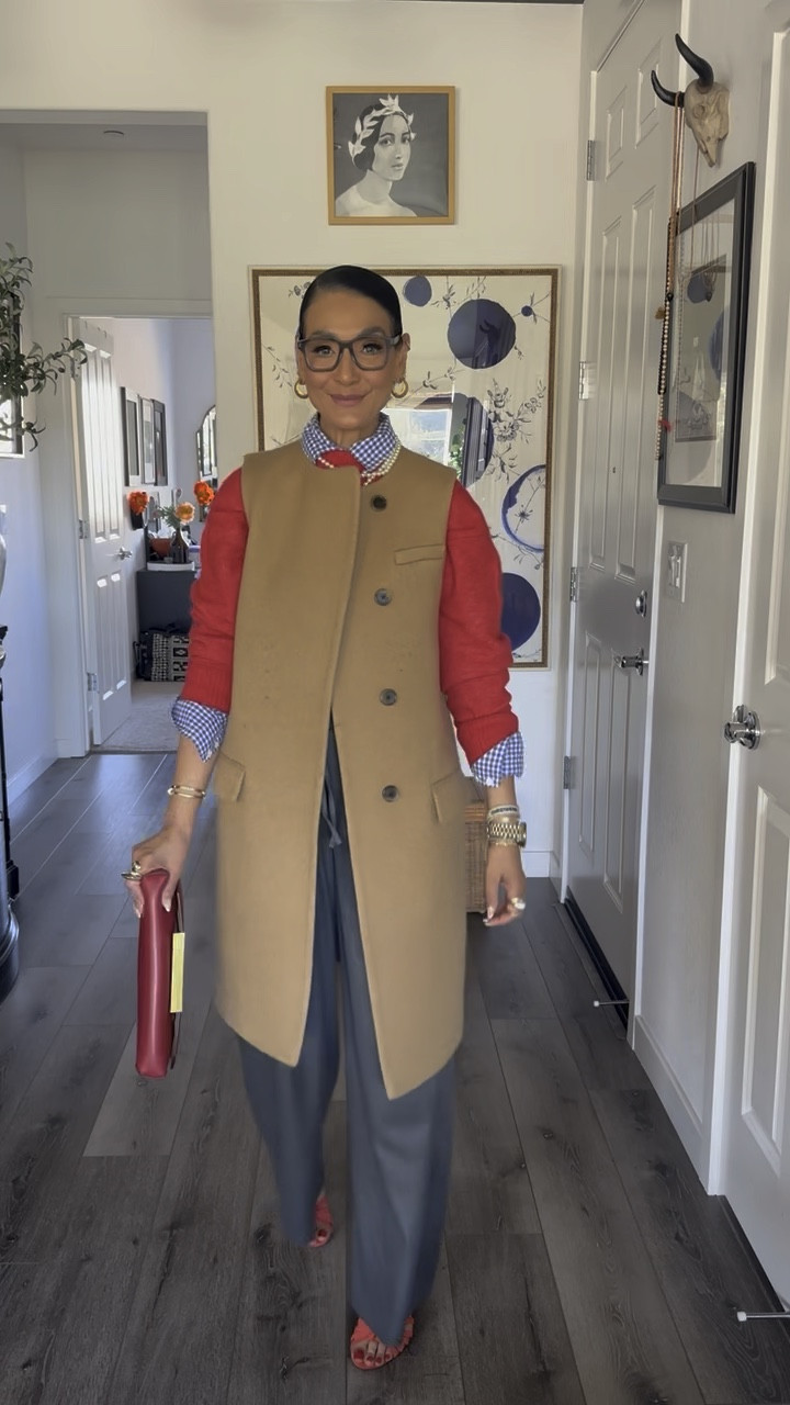A pop of red with this camel colored coat is a perfect way to brighten up your Monday#LTKVideo

#LTKSeasonal #LTKStyleTip