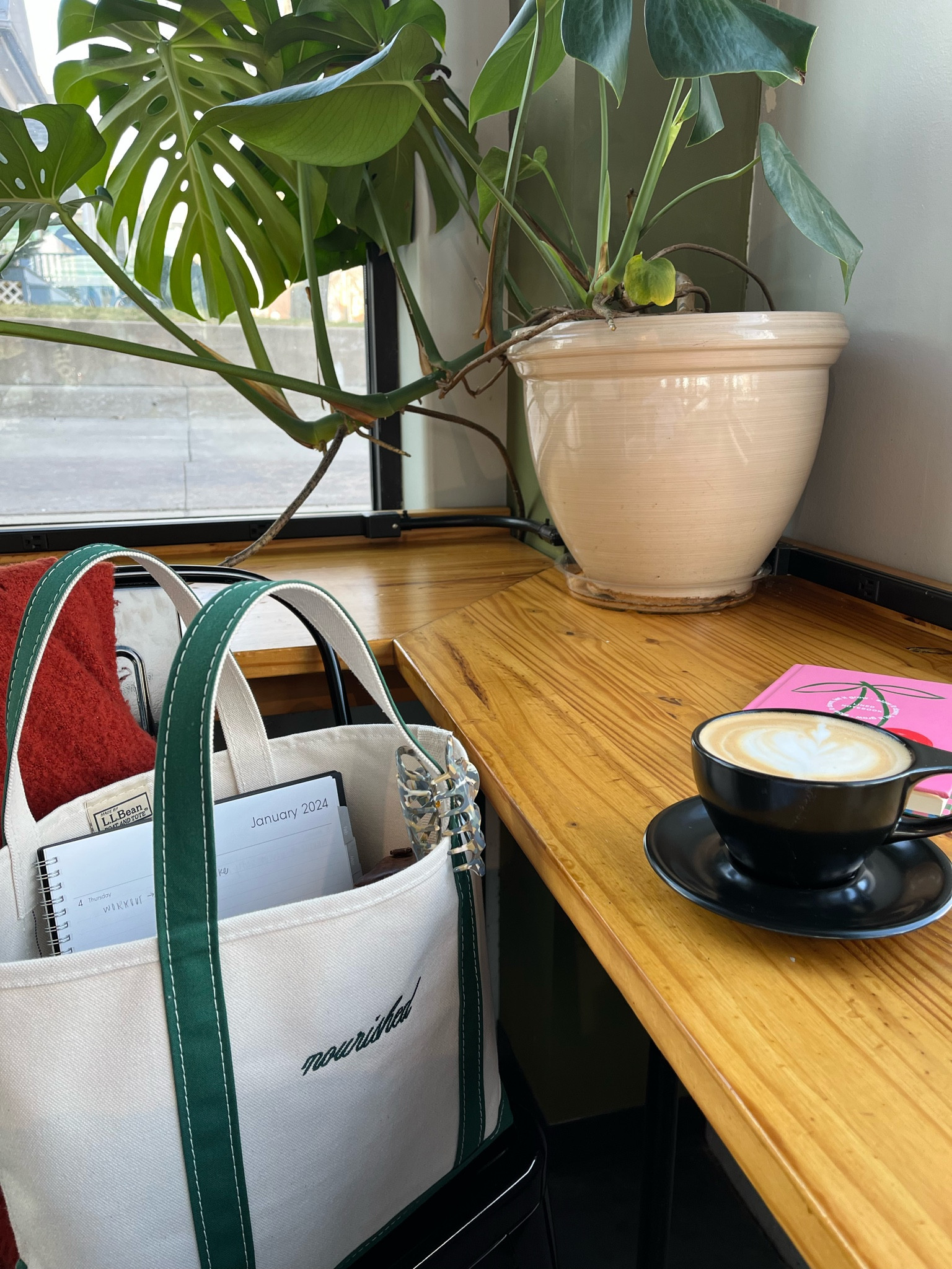 size medium & straps are short! 

#LTKitbag #LTKU #LTKtravel