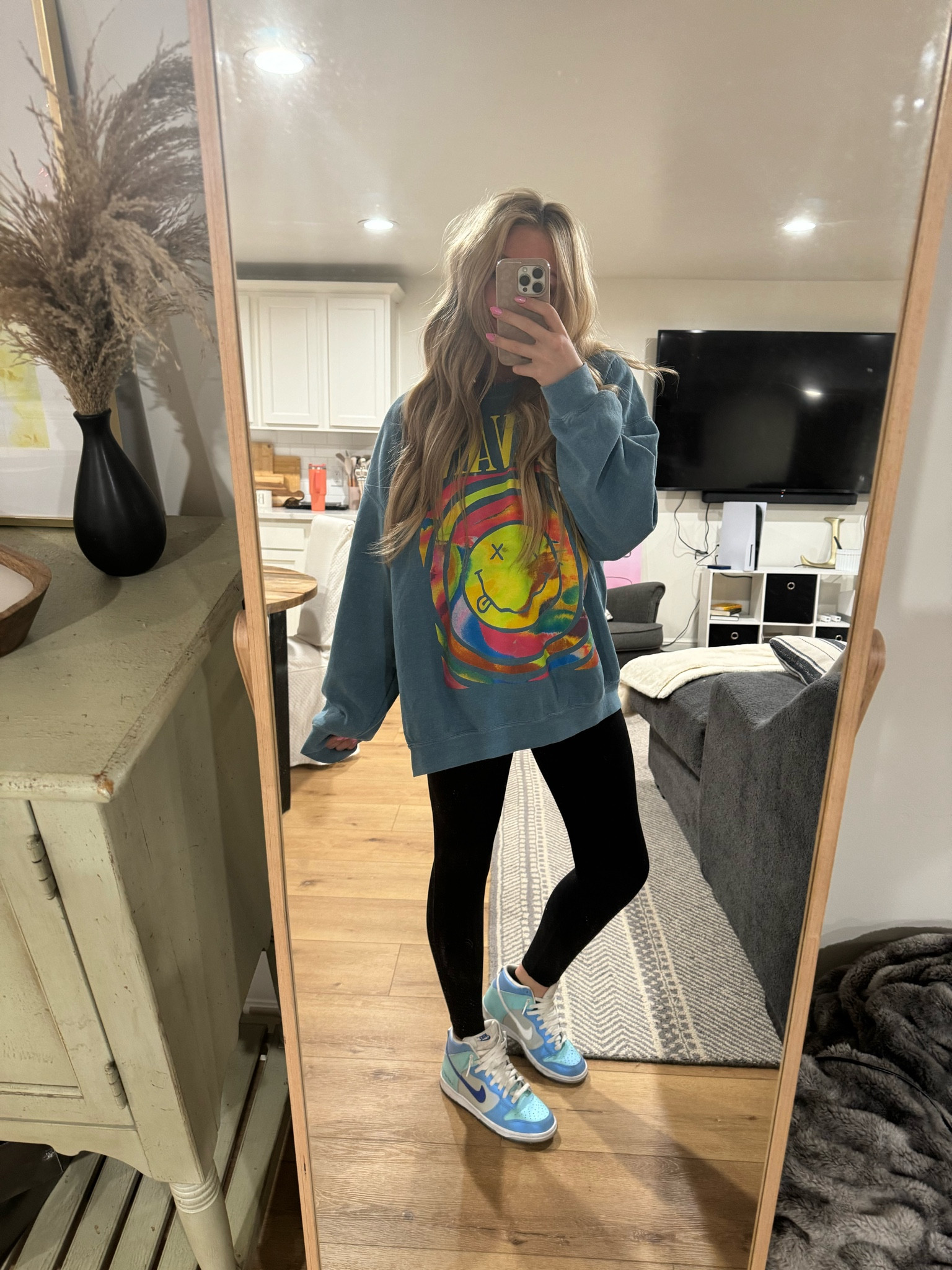 Sweatshirt S/M 
Leggings small

#LTKbeauty #LTKstyletip