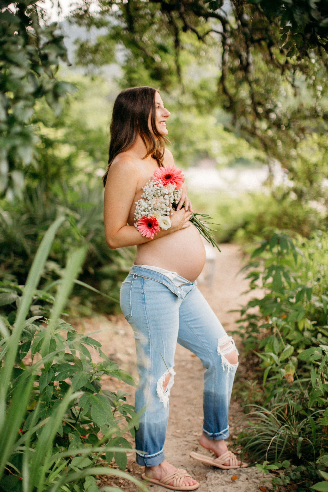 All of my maternity photo dreams coming true! This pair of jeans is under $20 right now! 

#LTKbaby #LTKbump #LTKunder50