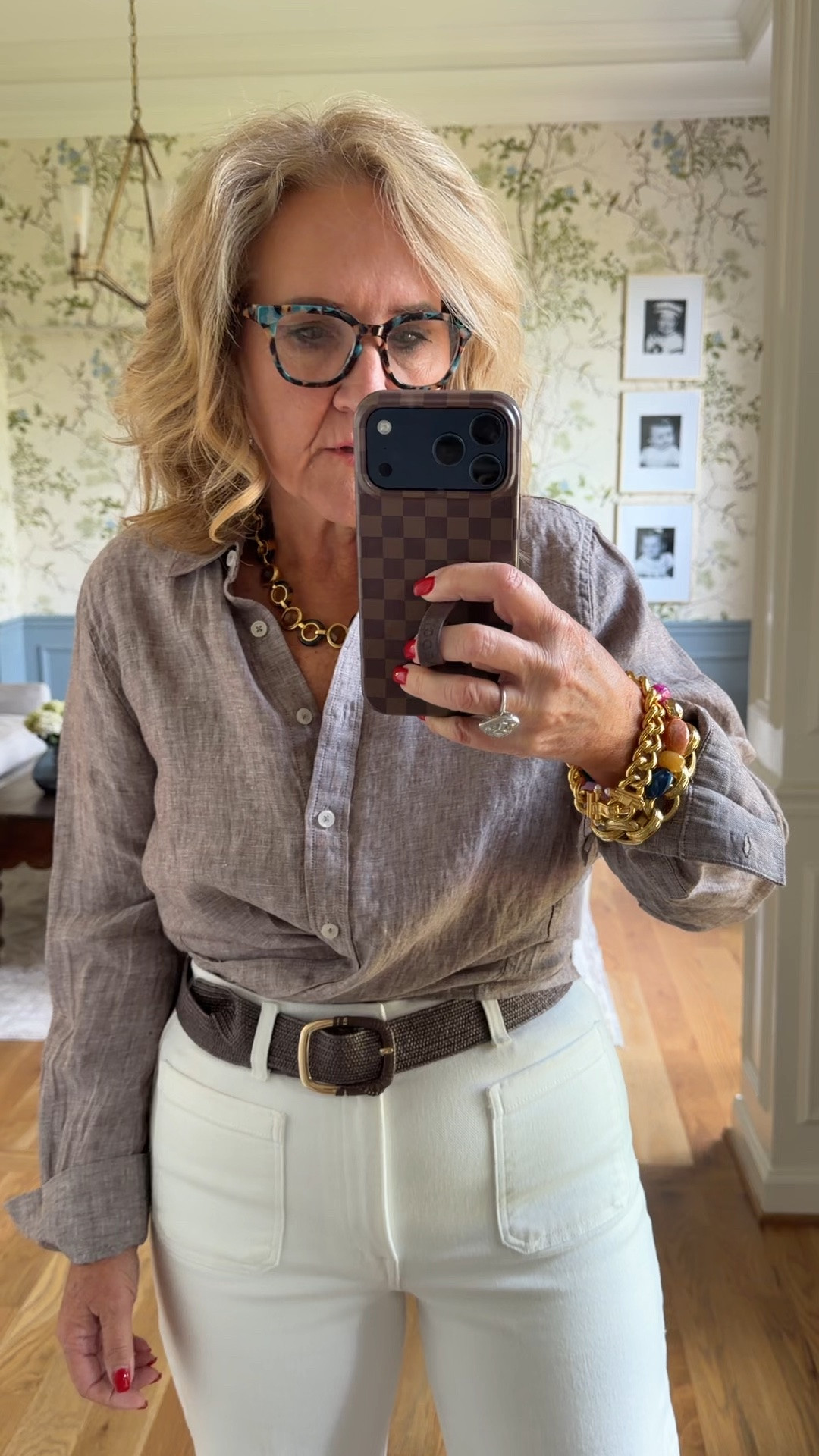 Linen blouse in brown chambray size medium. Also comes in a short sleeve.
White jeans, size 29 short they have really nice stretch, but also really good coverage size up if in between
I ended up adding my cotton sweater. I’ll link that too.

#LTKootd #LTKOver40 #LTKPetite